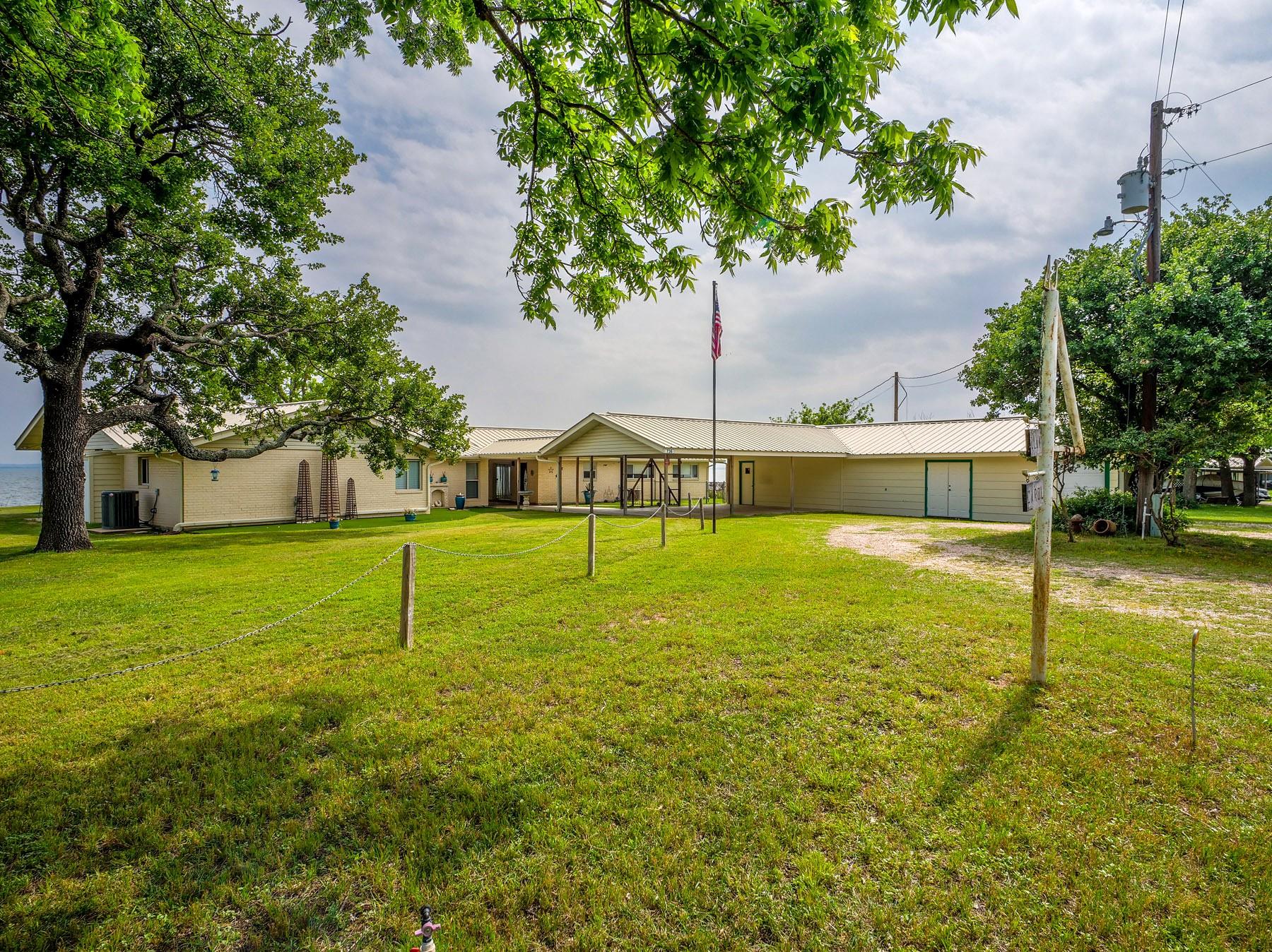 736 Lakecrest DR — photo 4