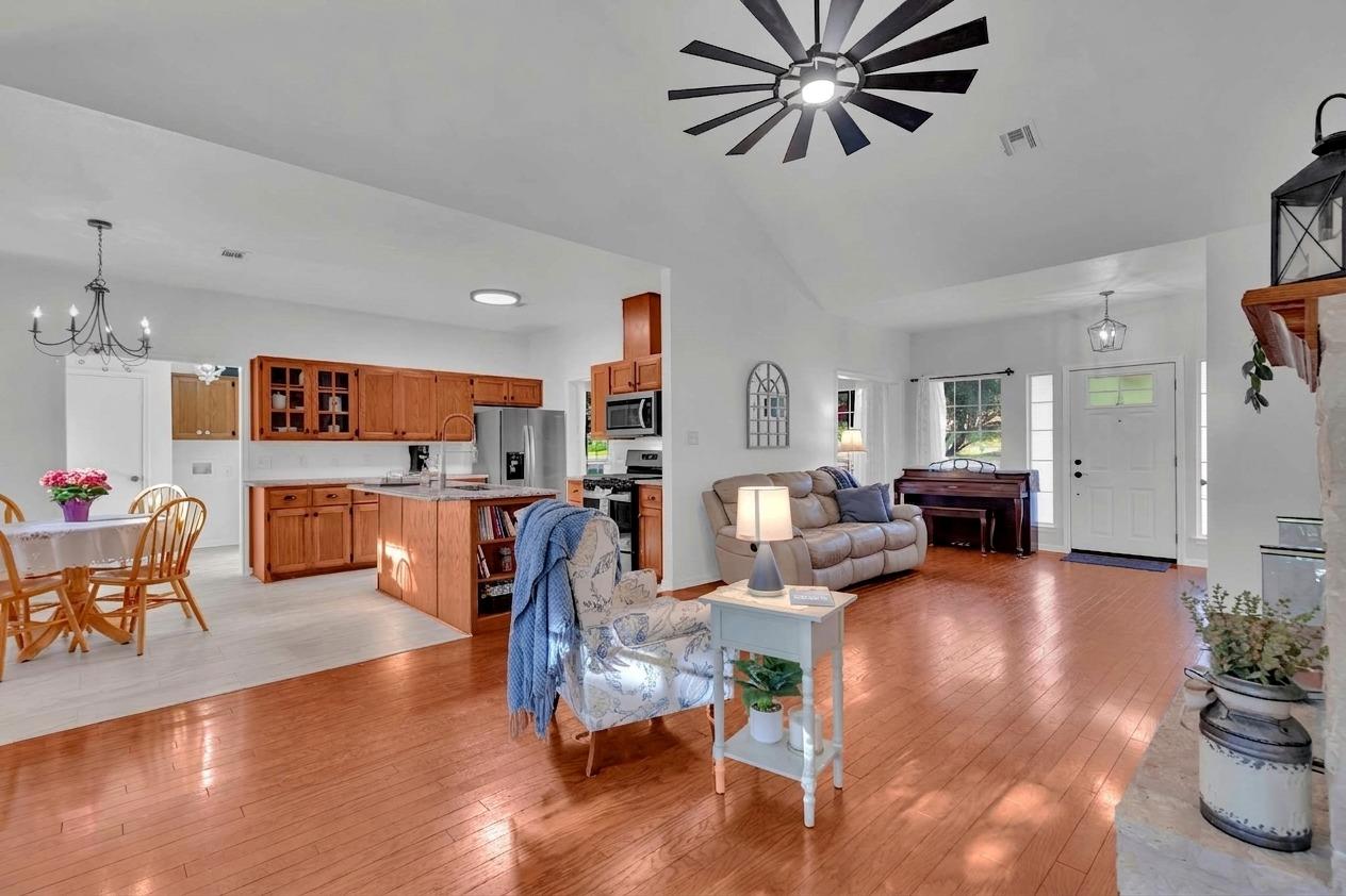 206 Cowal DR — photo 3
