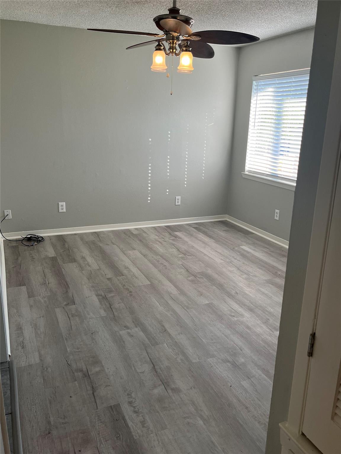 4 Hollywood DR — photo 3