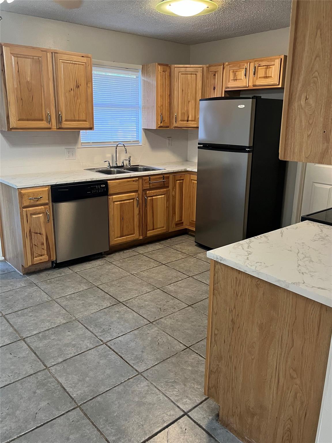 4 Hollywood DR — photo 4