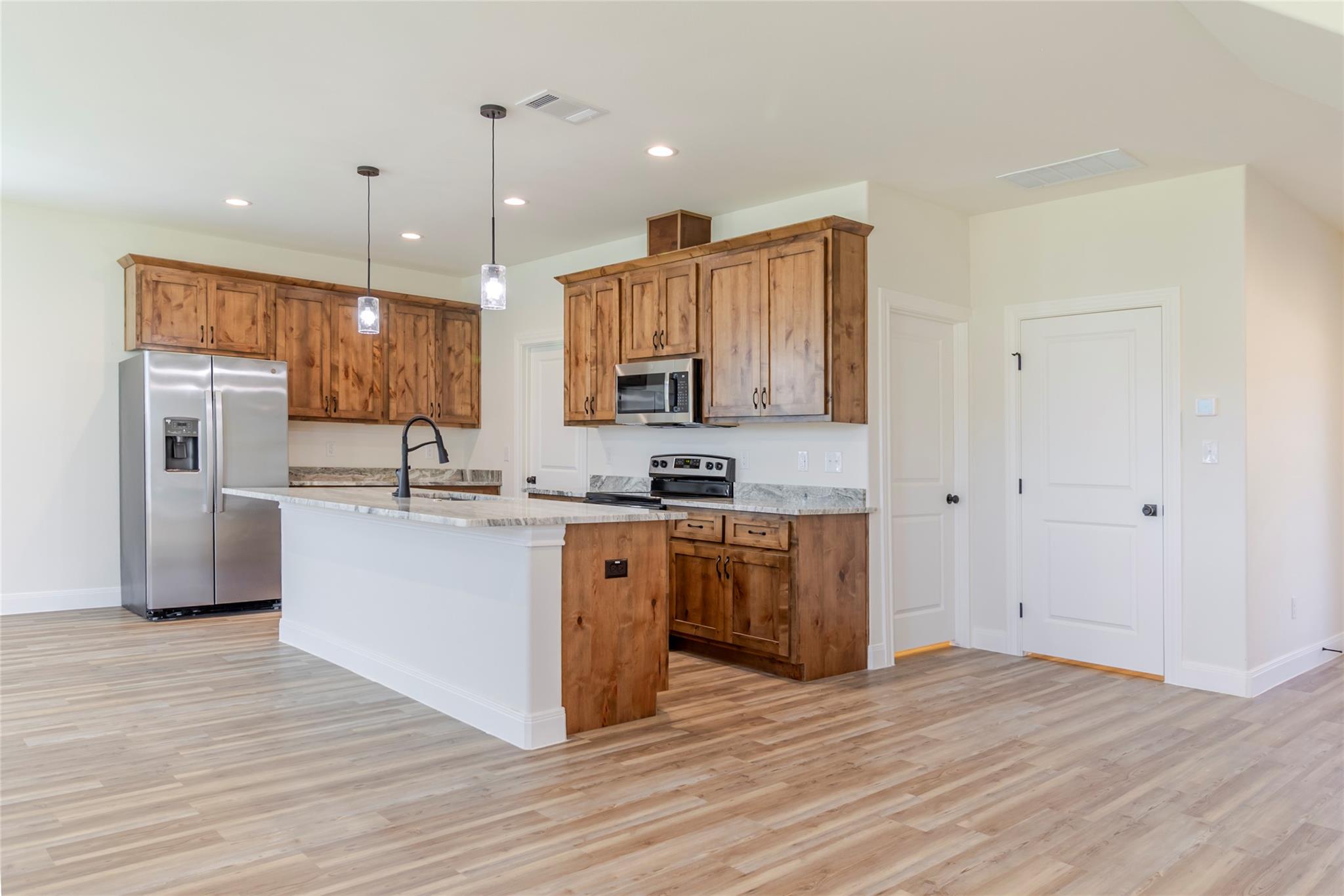 112 Callie ST — photo 4