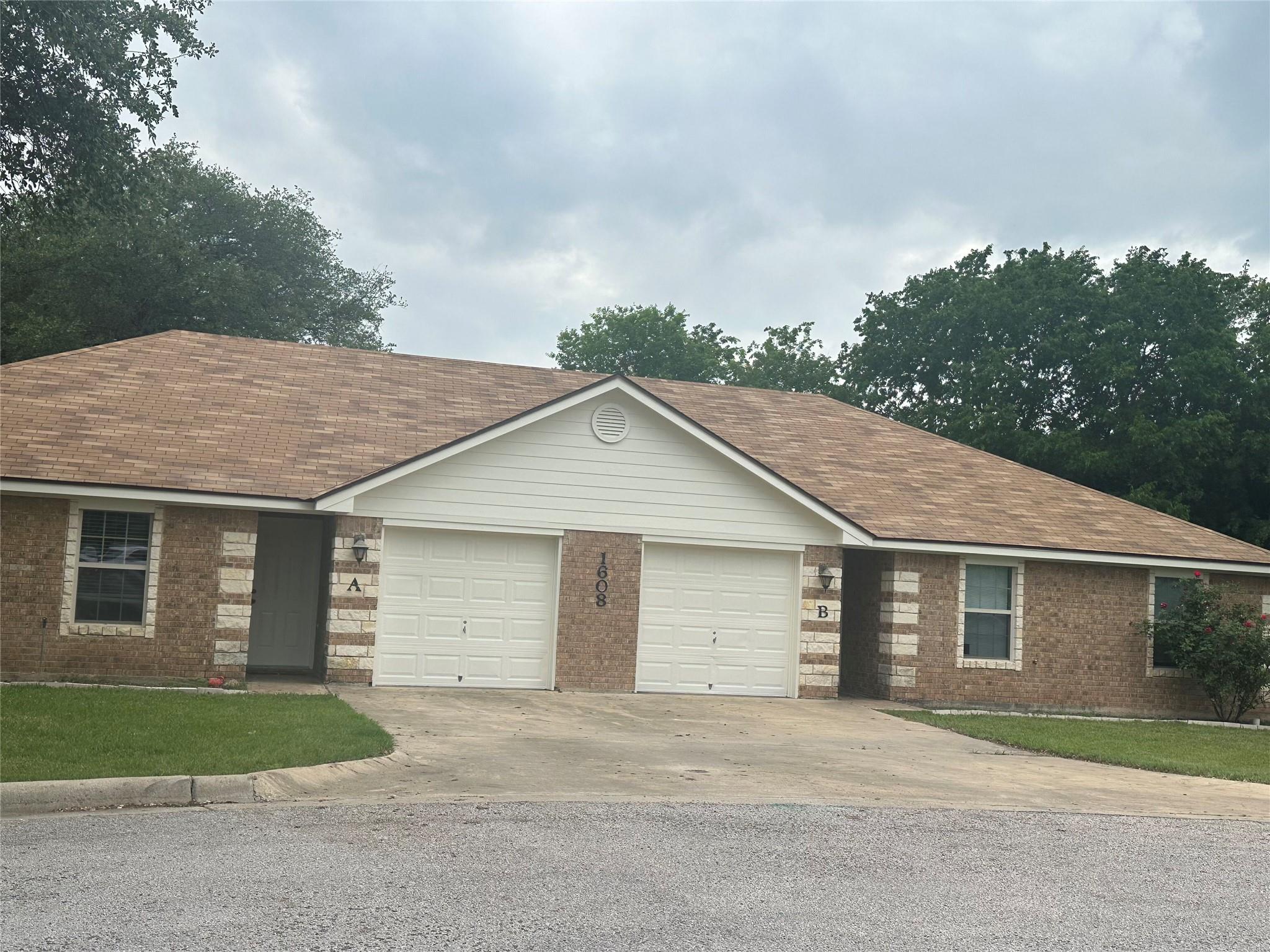 1608 Libby LN