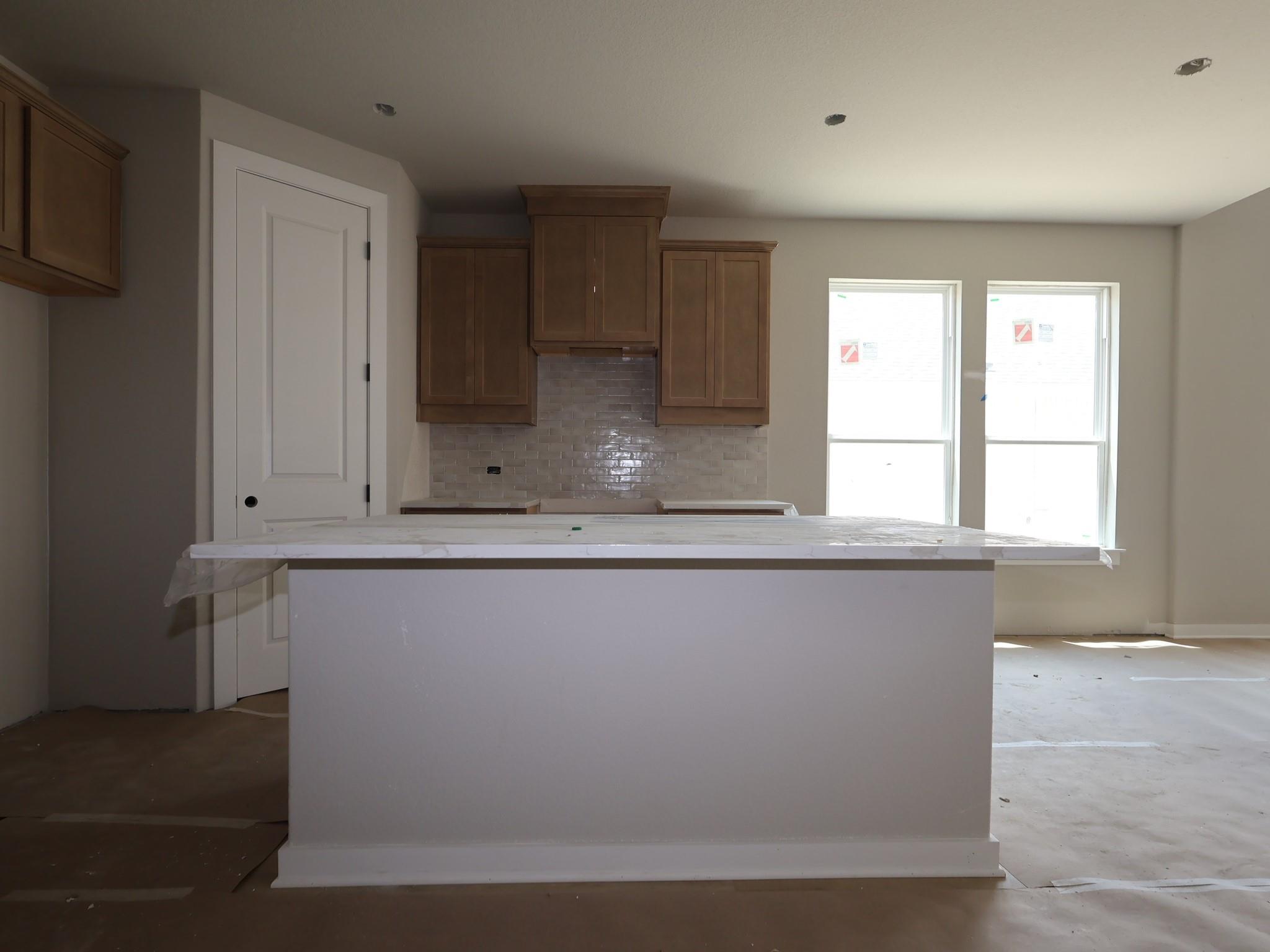 635 Clarissa ST — photo 4