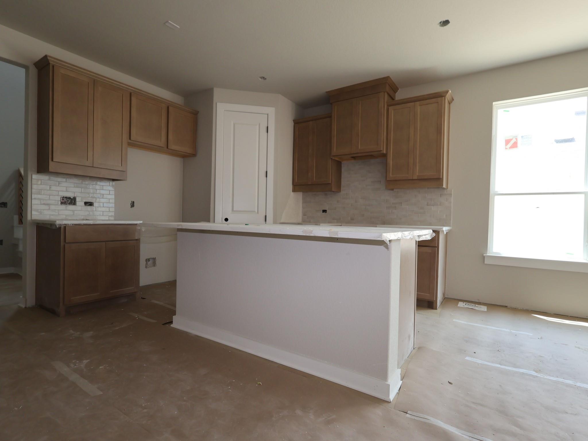 635 Clarissa ST — photo 5