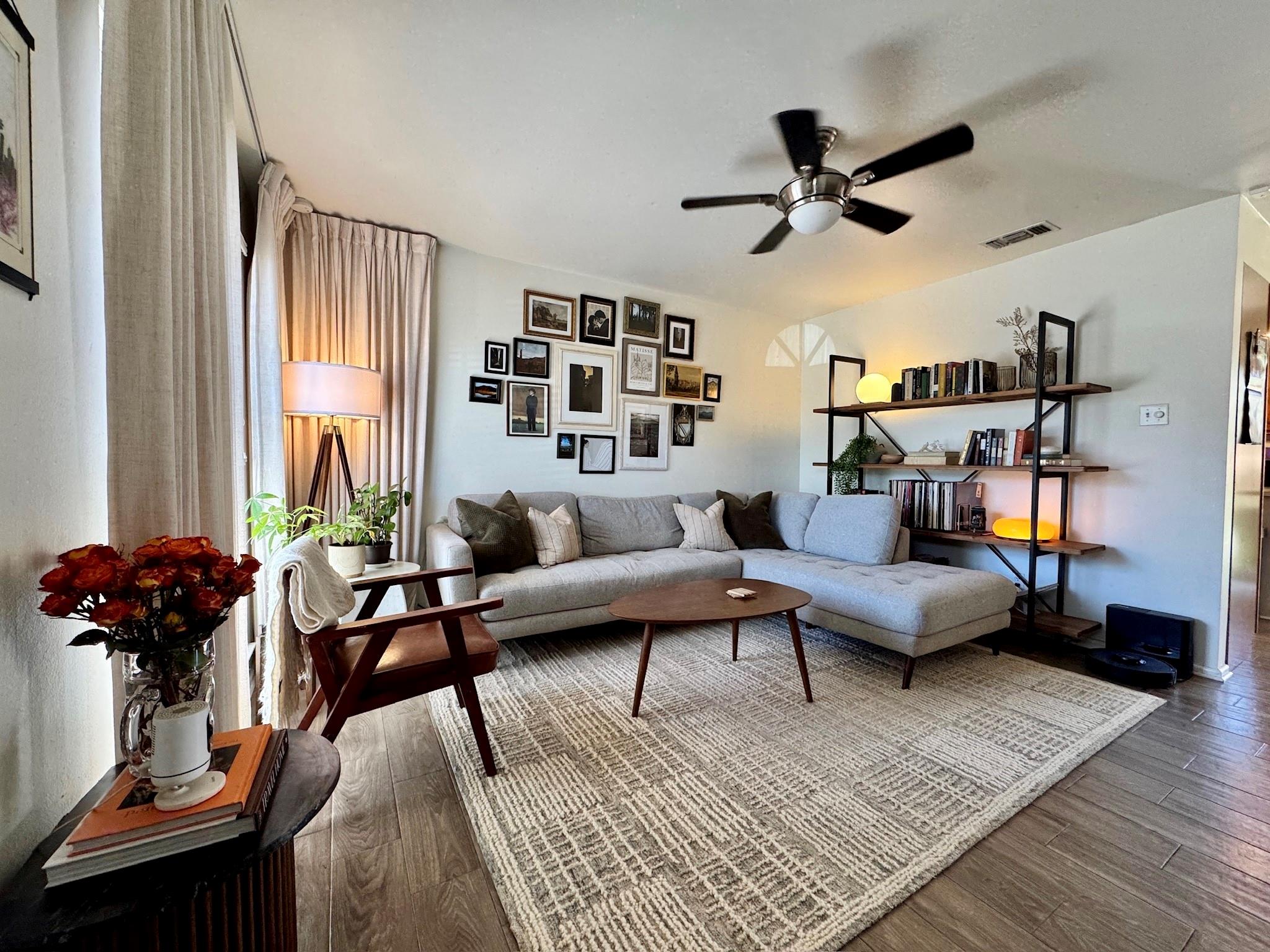 1402 Camelot CIR — photo 4
