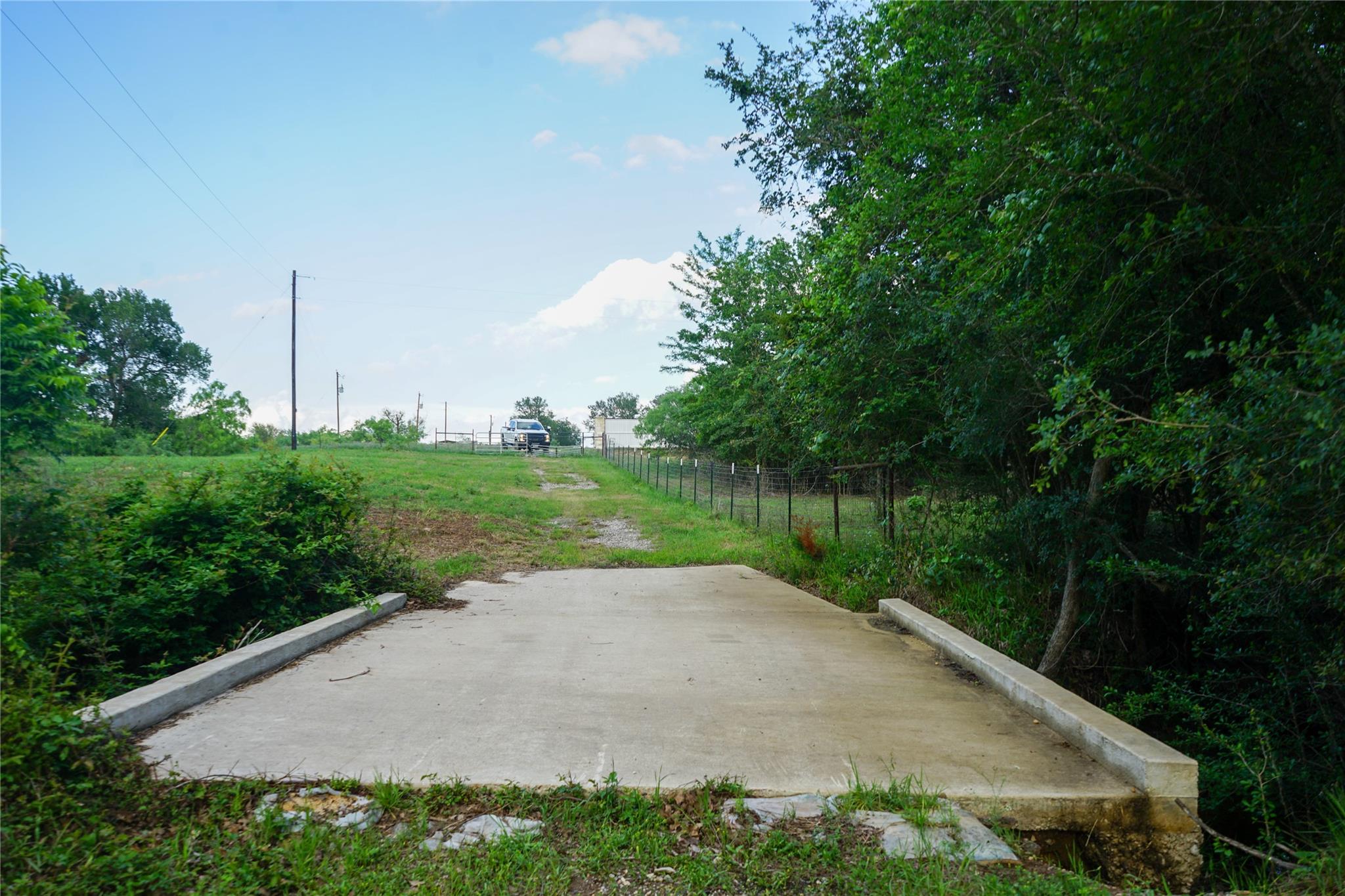 00 McDonald Lane — photo 3