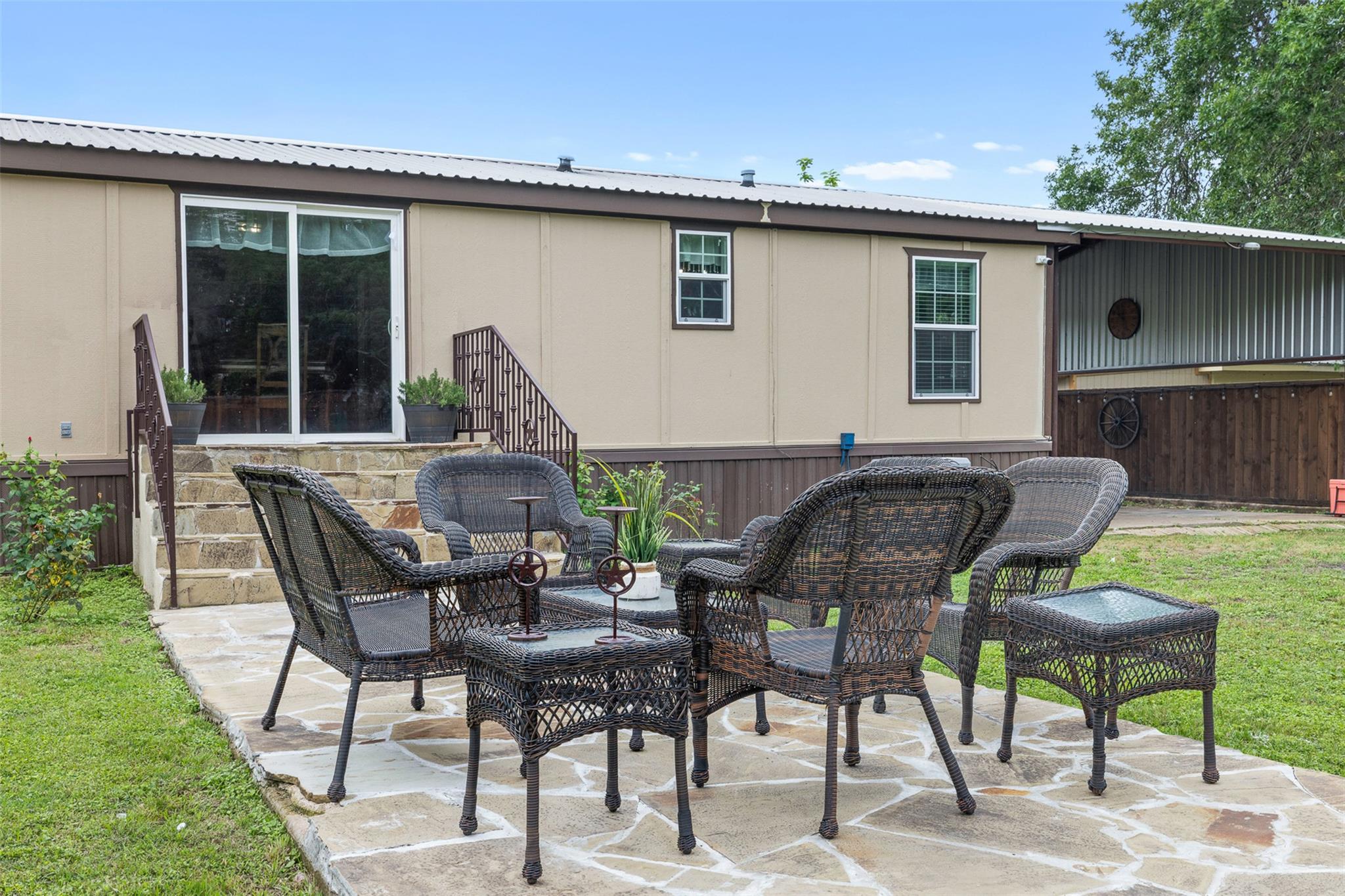 857 Guadalupe ST — photo 3