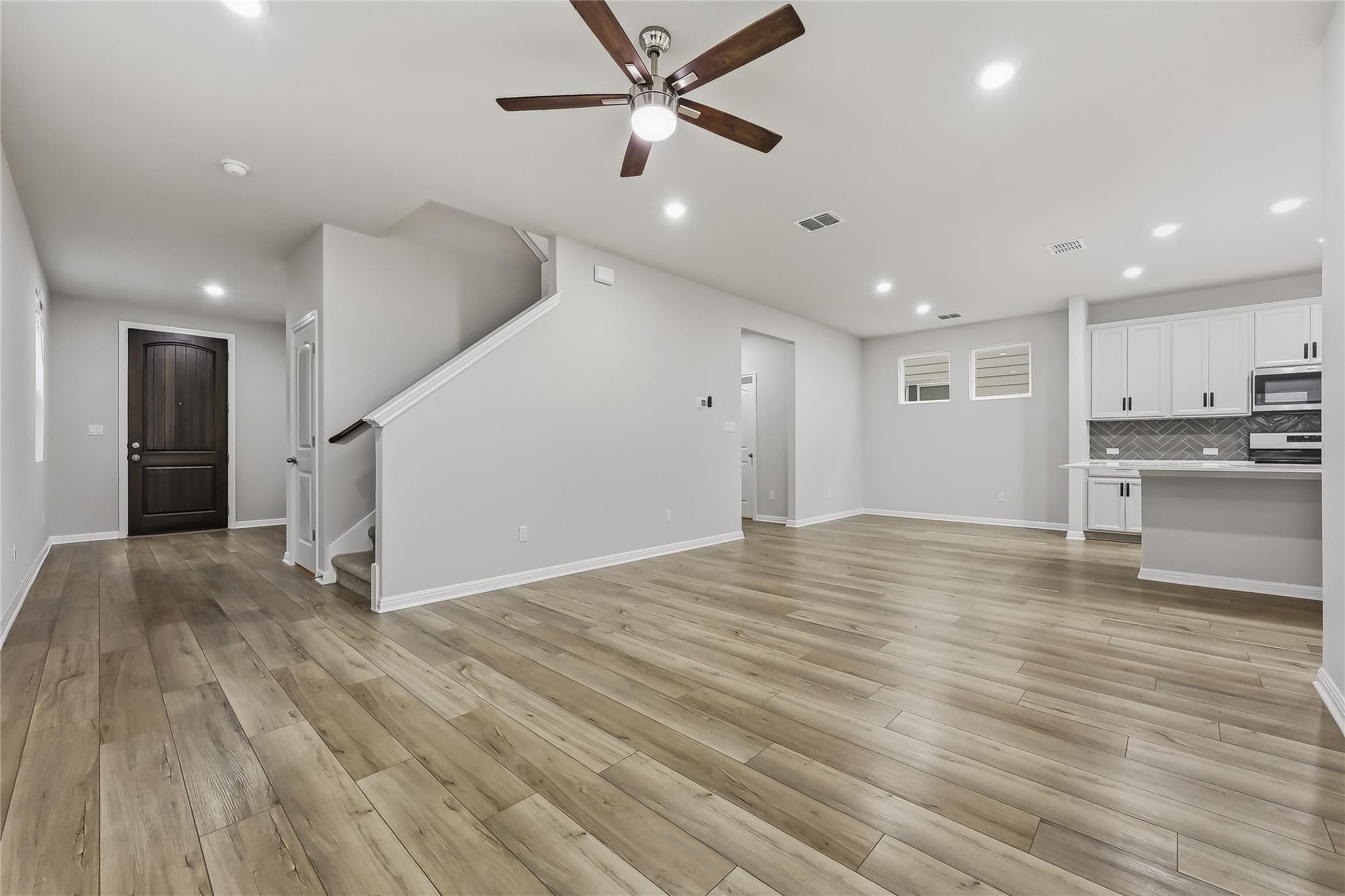 2520 Roosevelt RD — photo 5