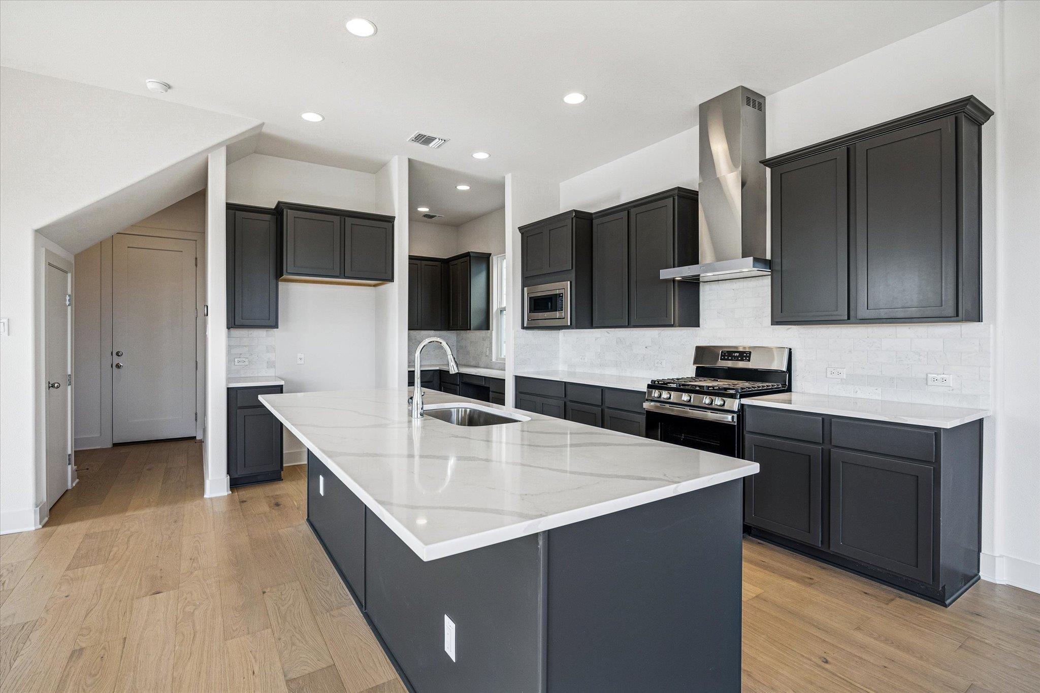 1531 Red Bud LN #25 — photo 3