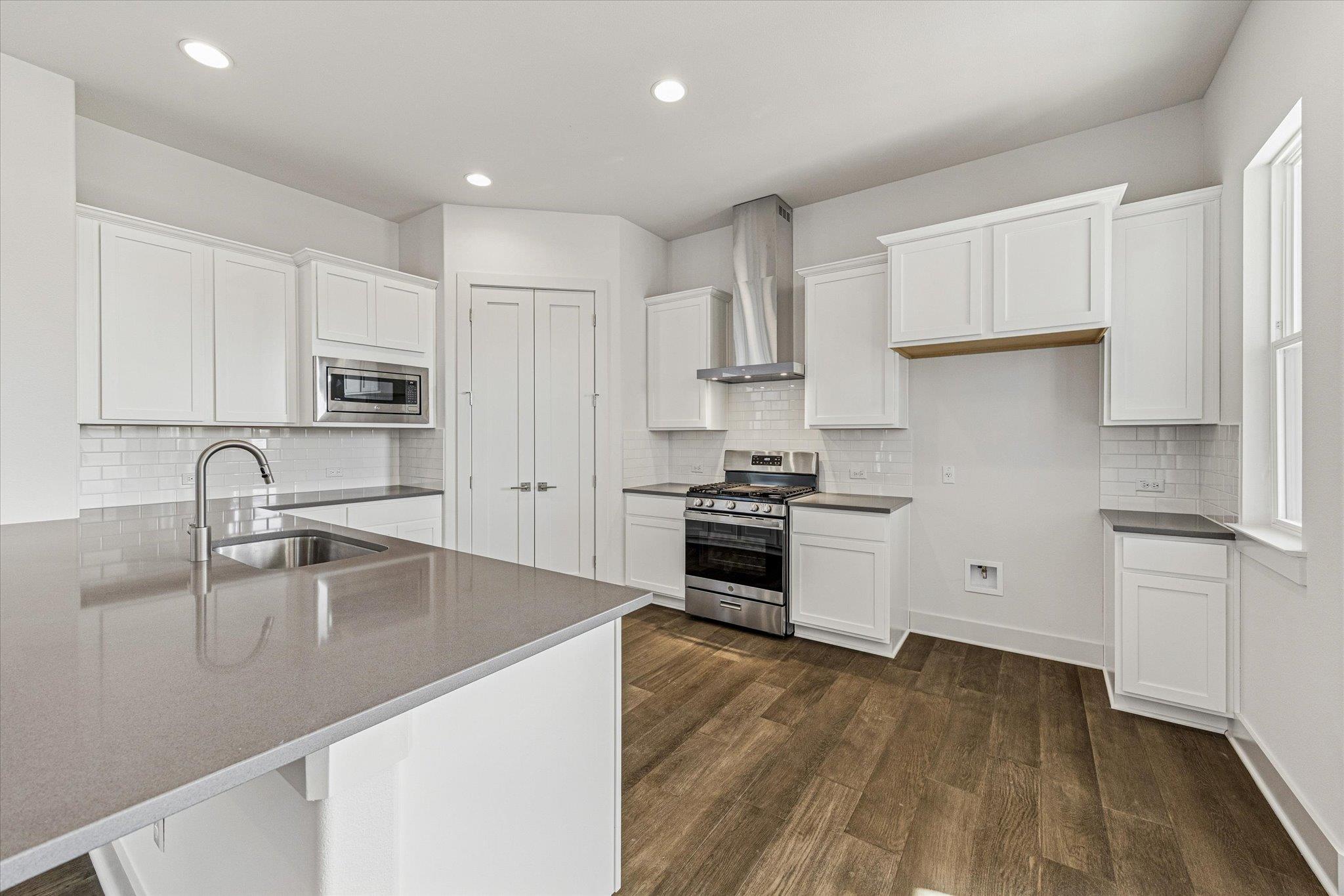 1531 Red Bud LN #24 — photo 4