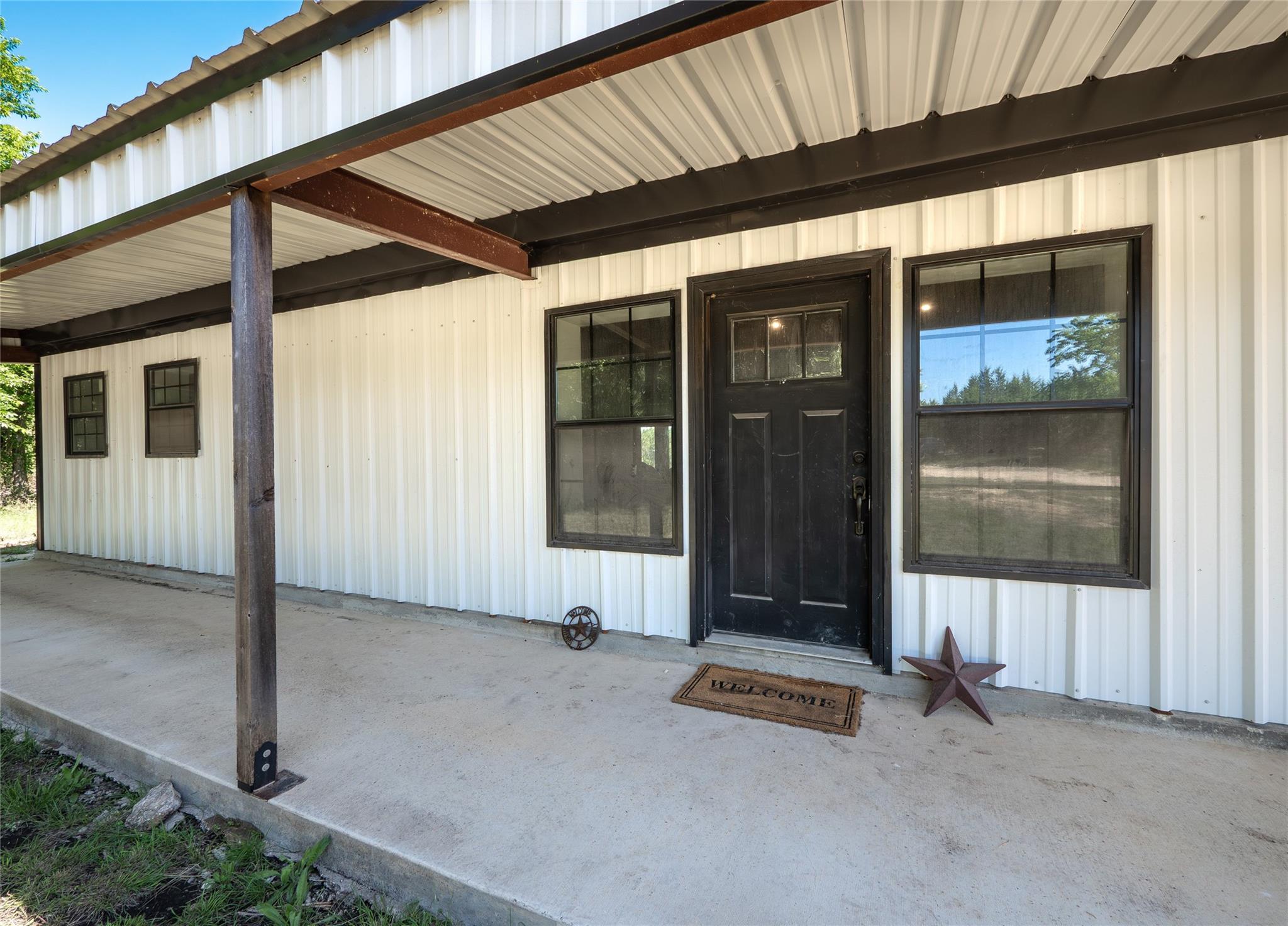411 Avila LN — photo 3