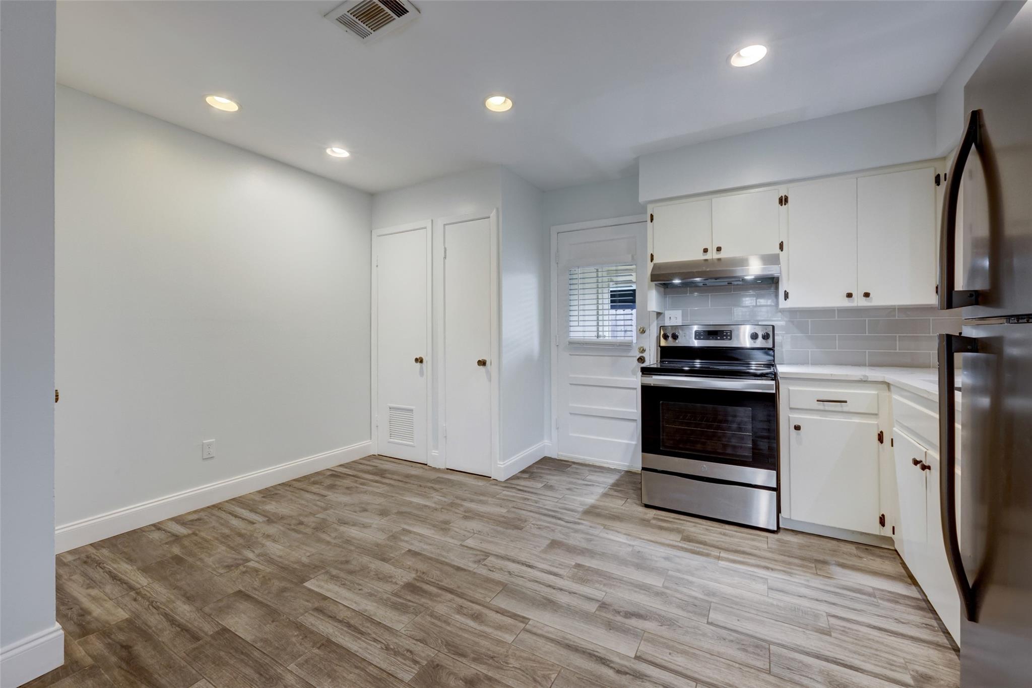 2701 ST EDWARDS CRES #A — photo 3