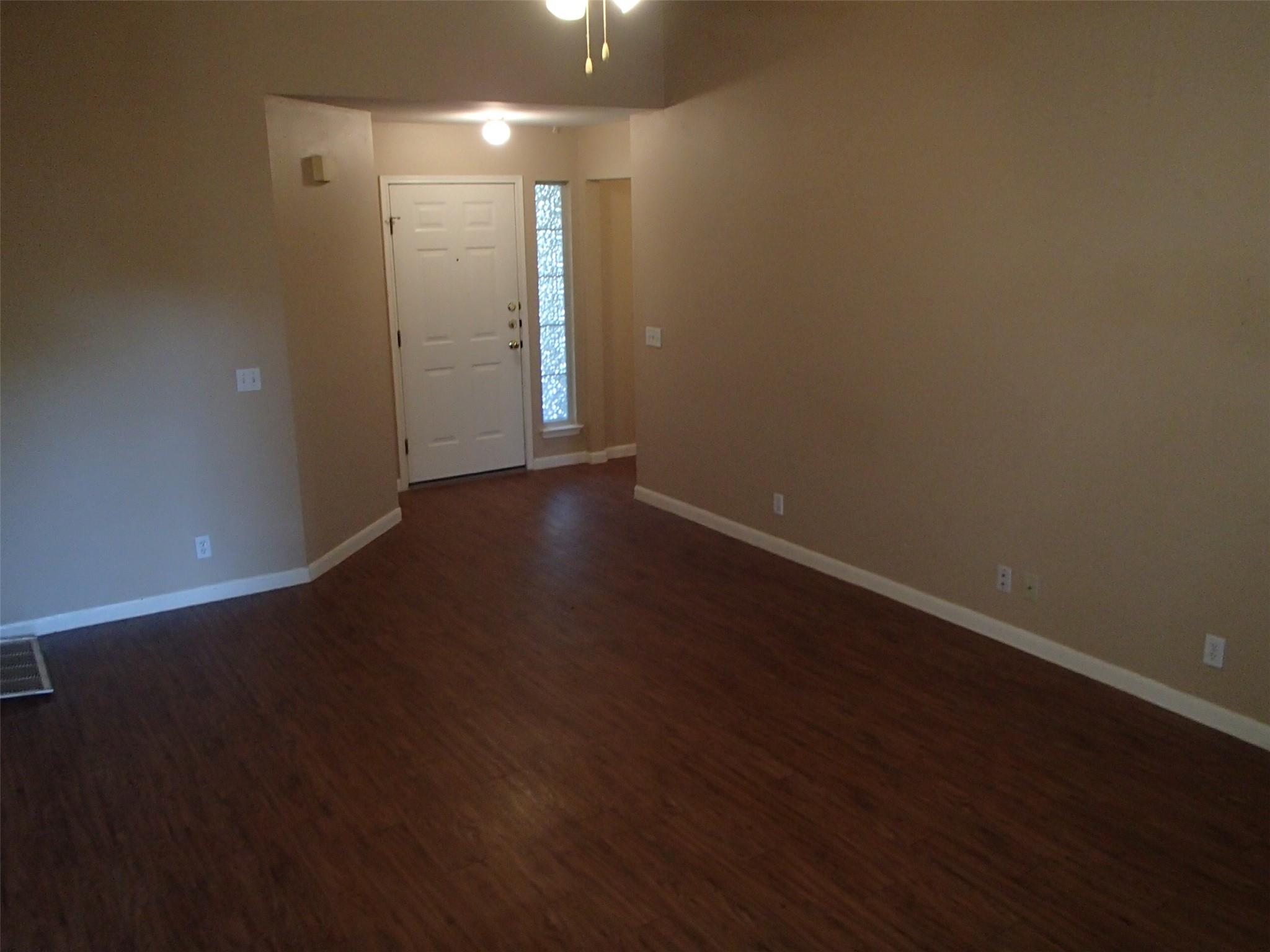 208 Juniper ST — photo 4