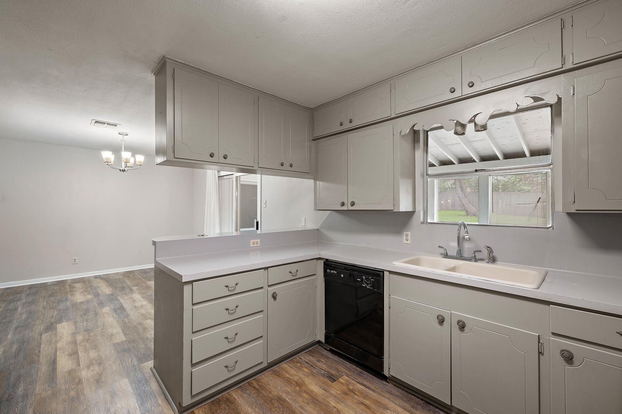 8616 Willowick DR — photo 3