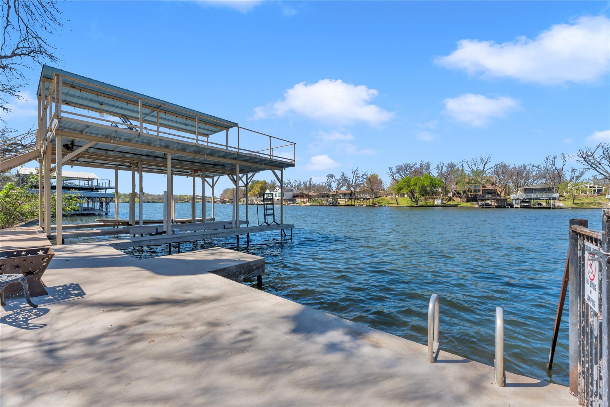 1108 Lakeside DR