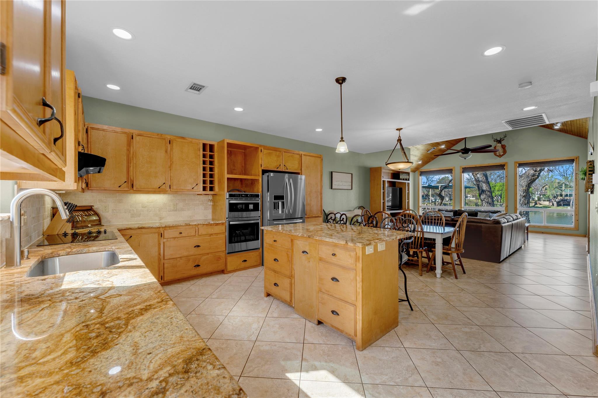 1108 Lakeside DR — photo 3