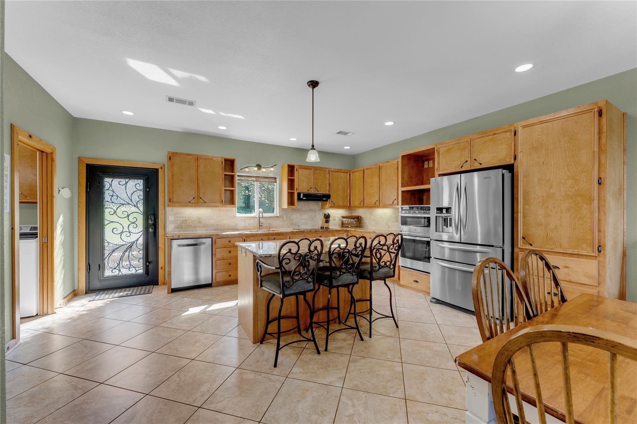 1108 Lakeside DR — photo 4