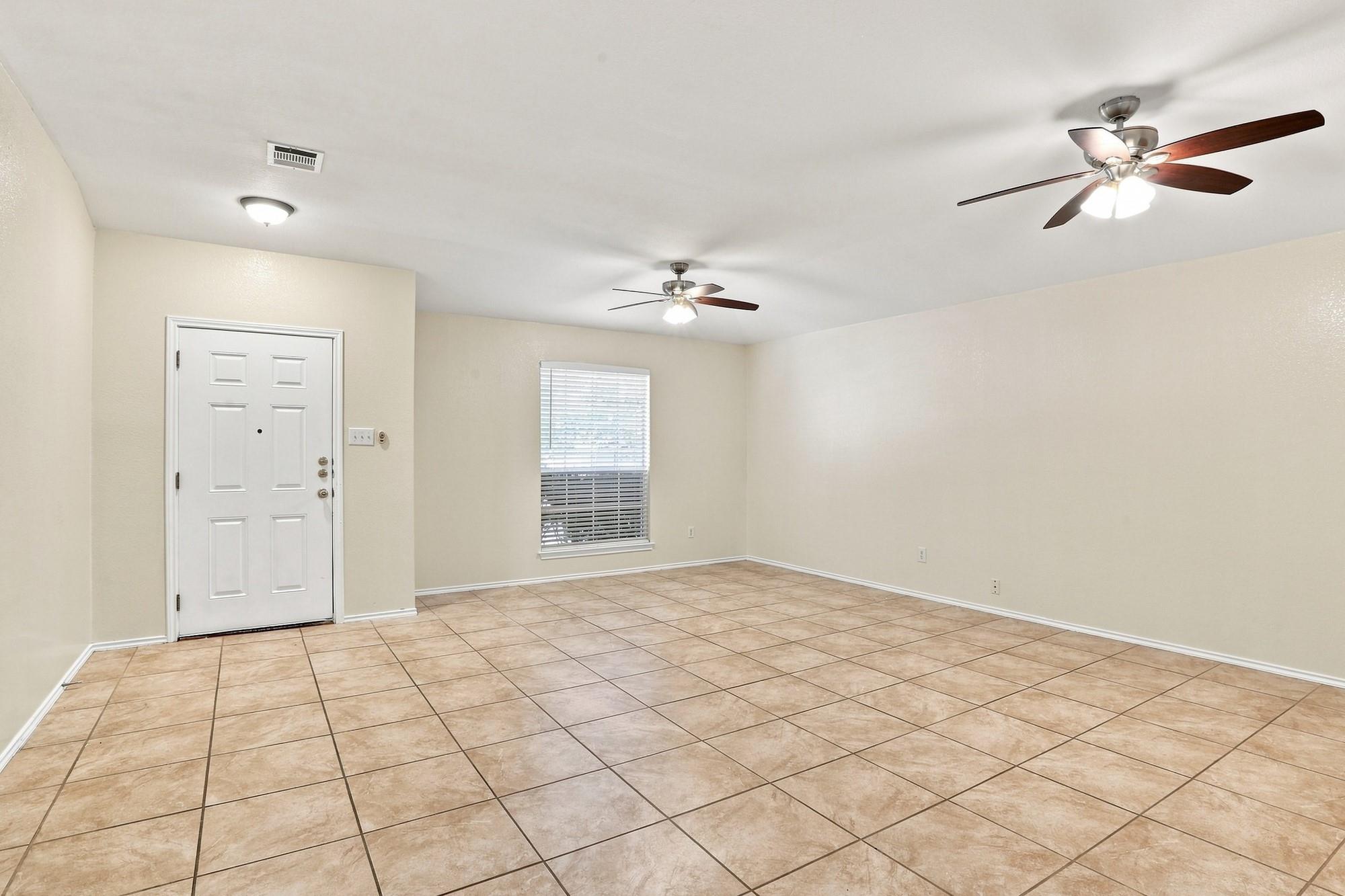 338 Oxford DR — photo 4