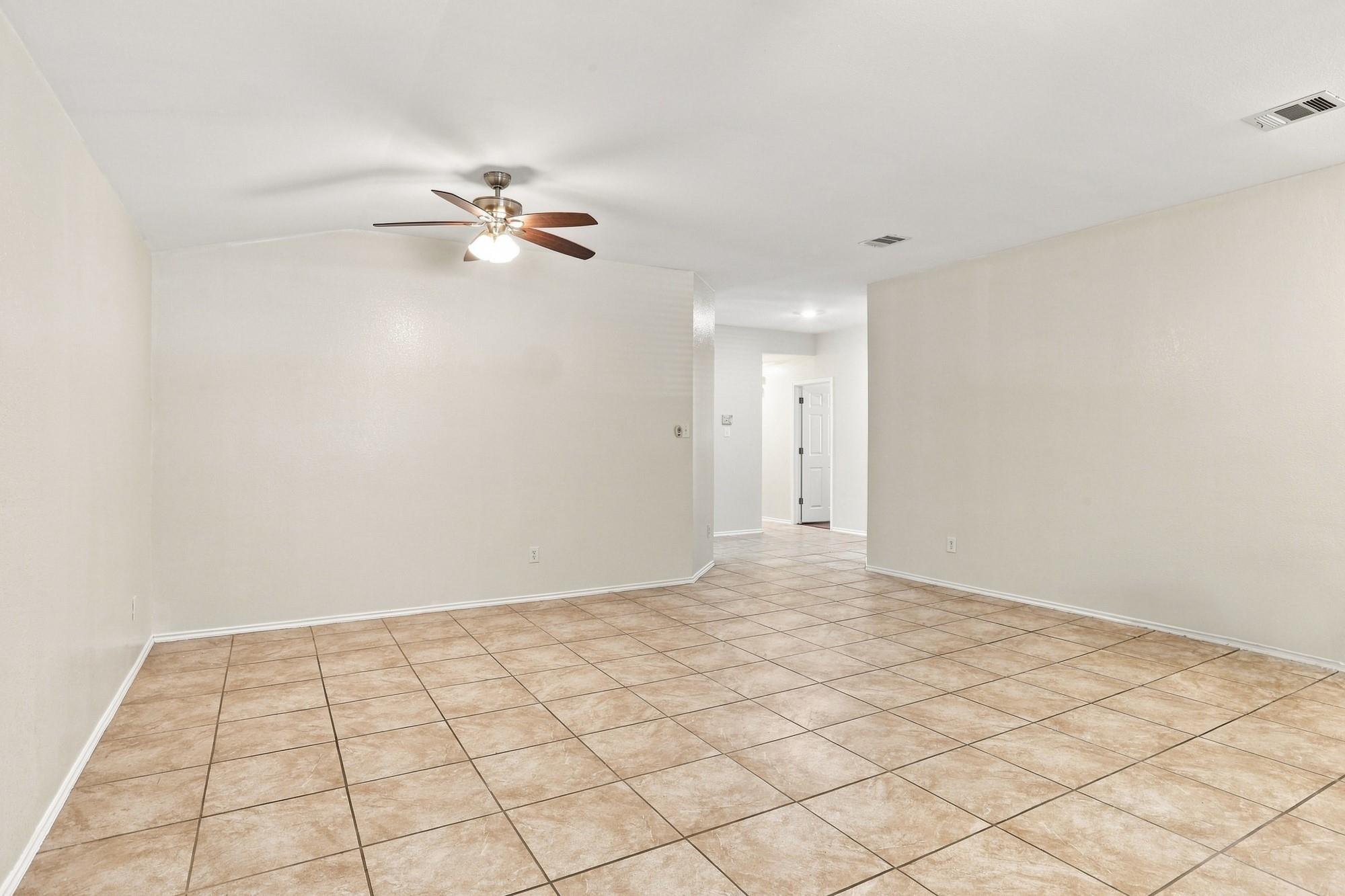 338 Oxford DR — photo 5