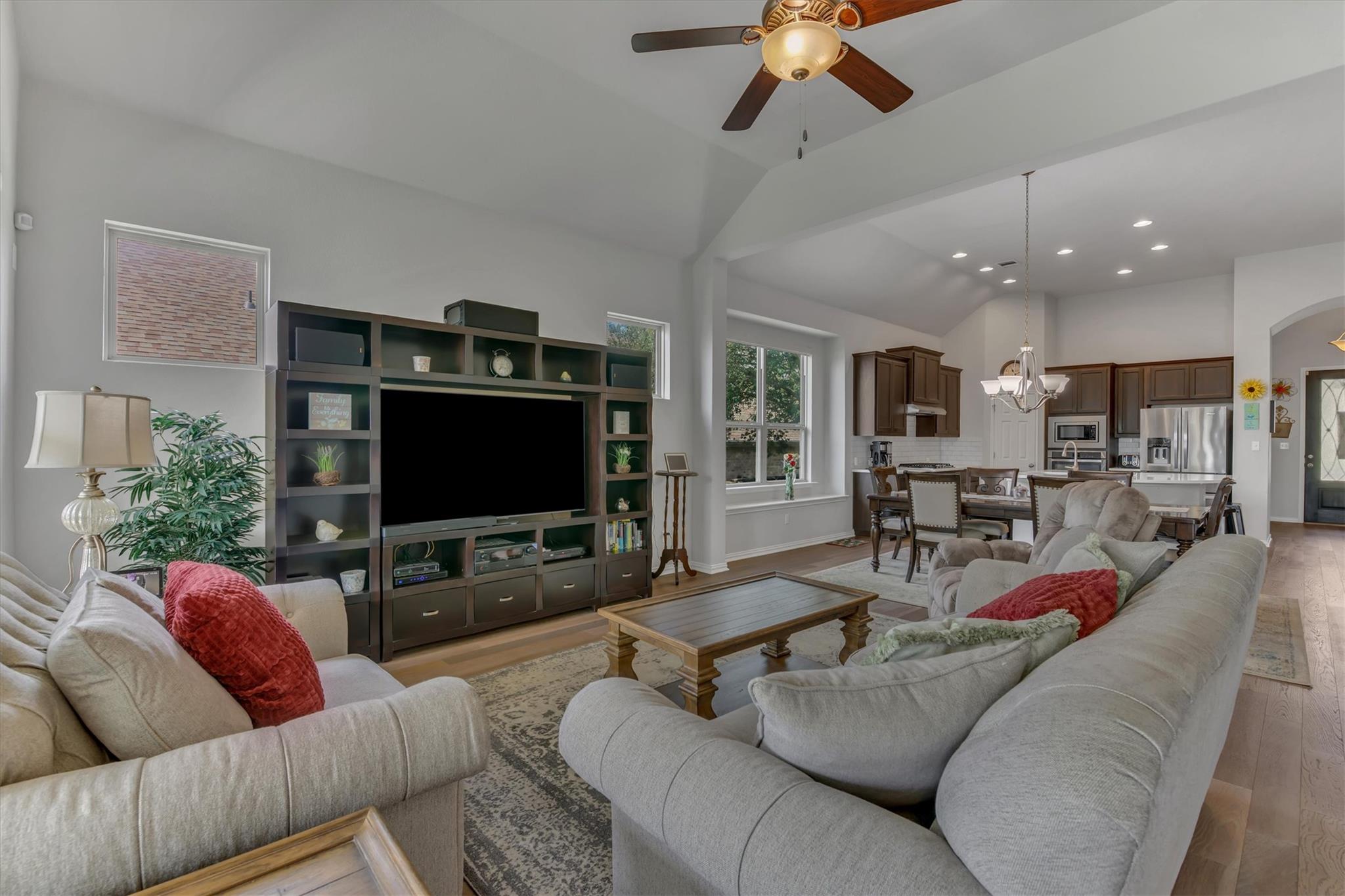902 Catalina LN — photo 4