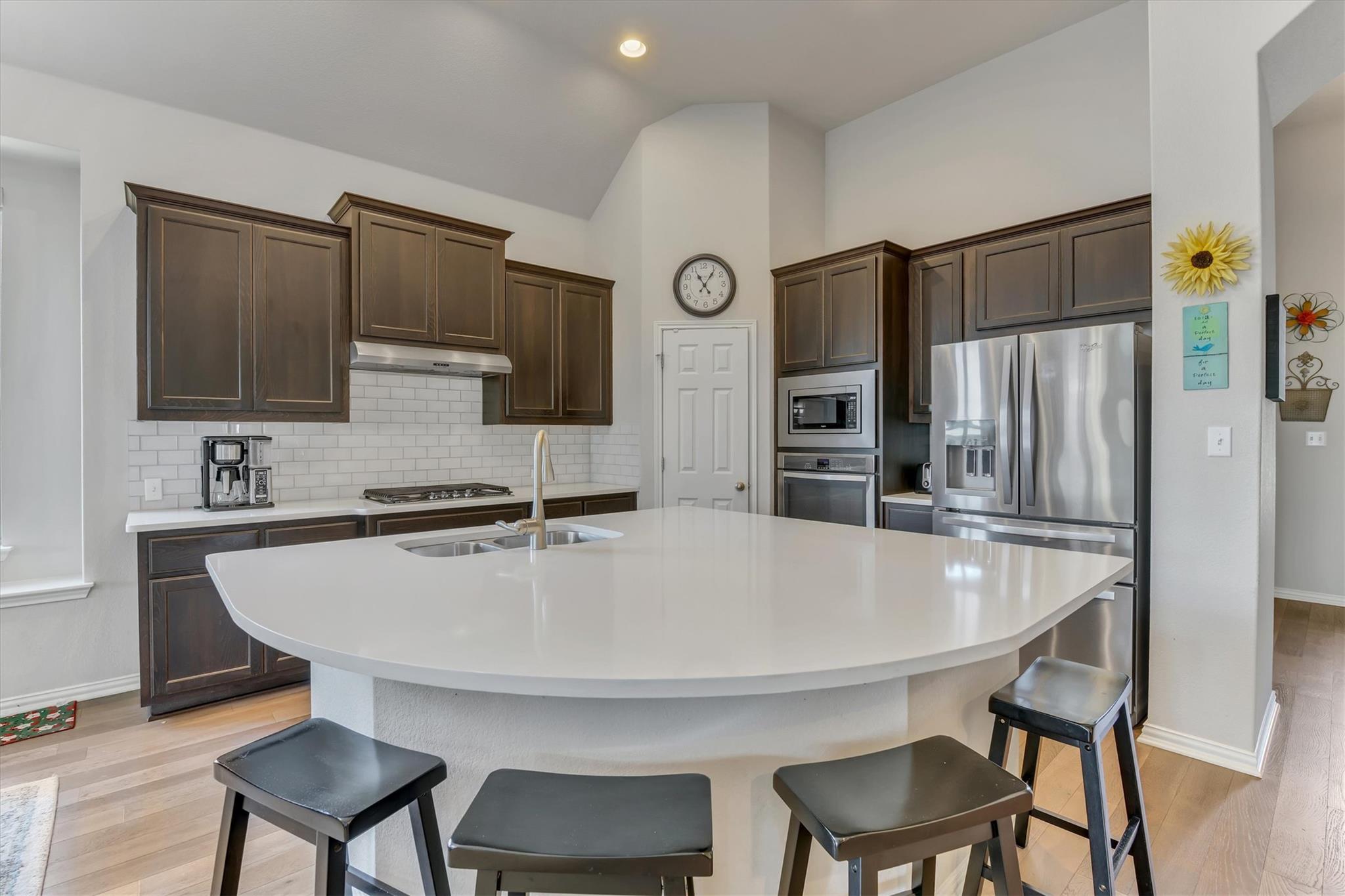 902 Catalina LN — photo 3