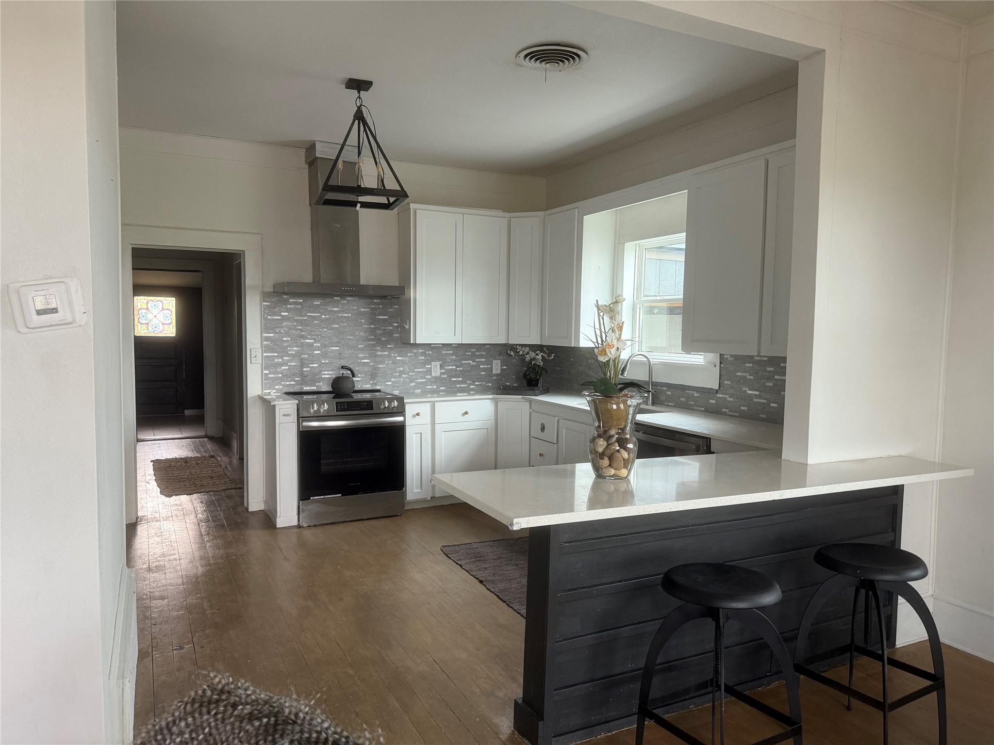 405 East College ST — photo 5