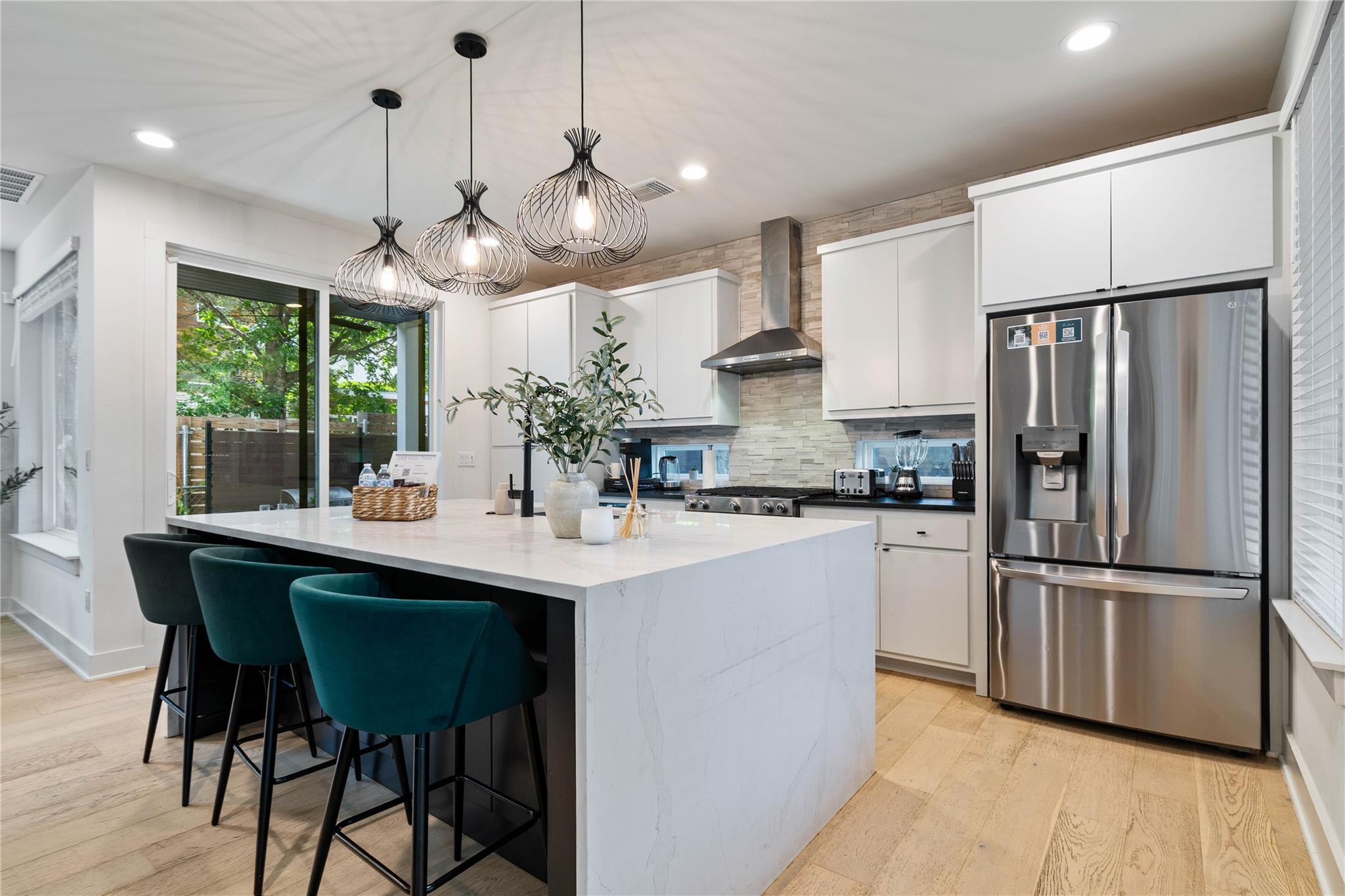1306 Navasota ST — photo 4