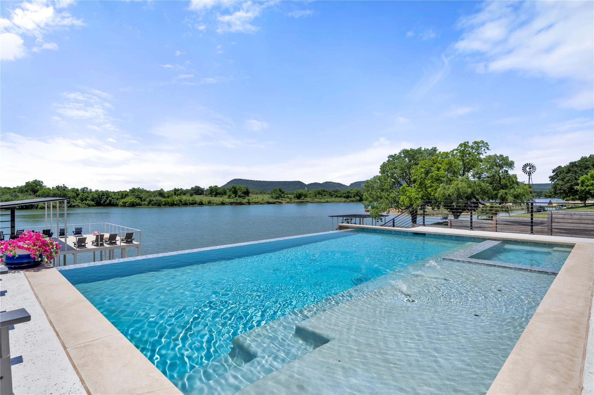 3208 River Oaks DR — photo 4