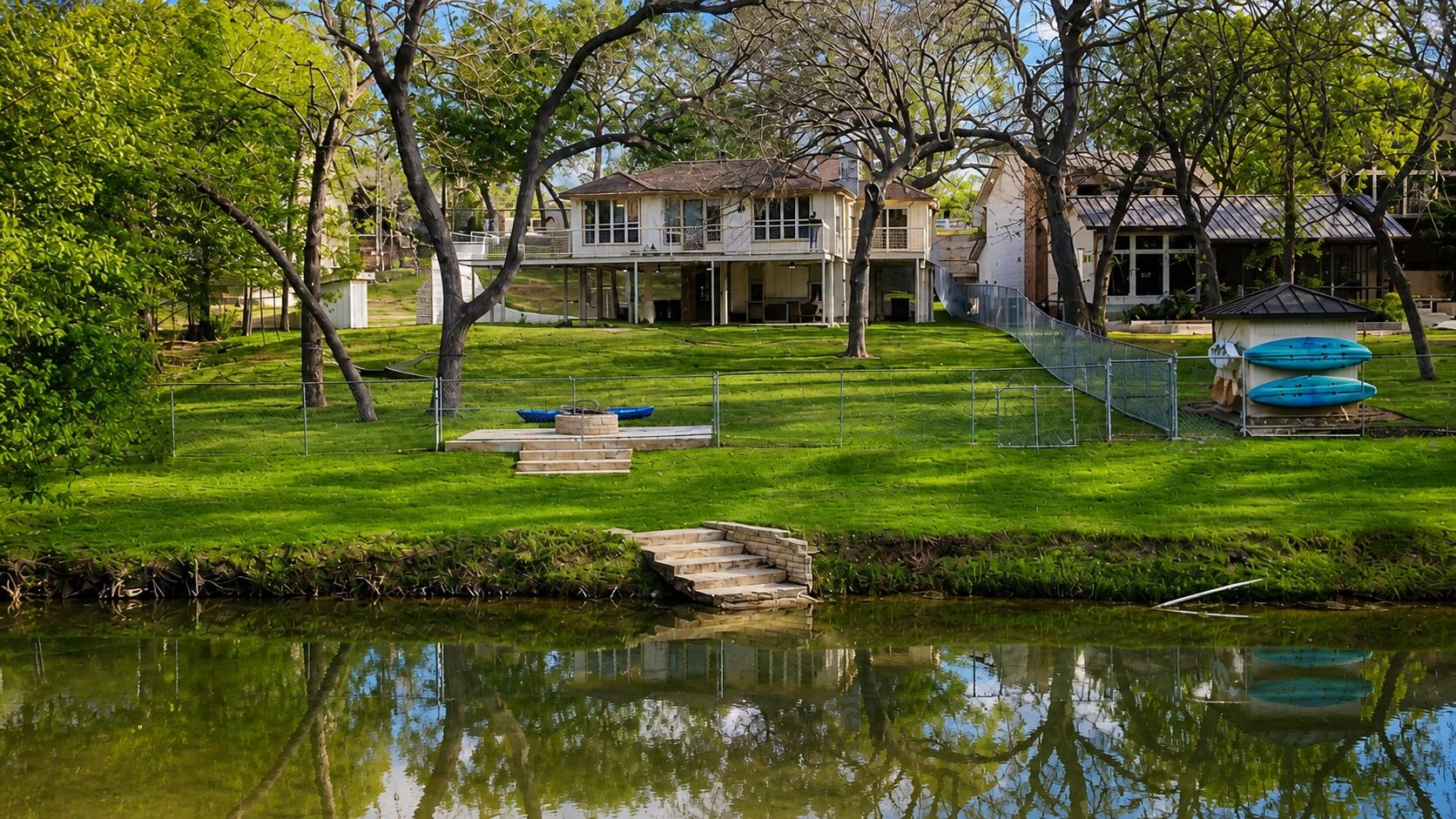 716 River Cliff DR