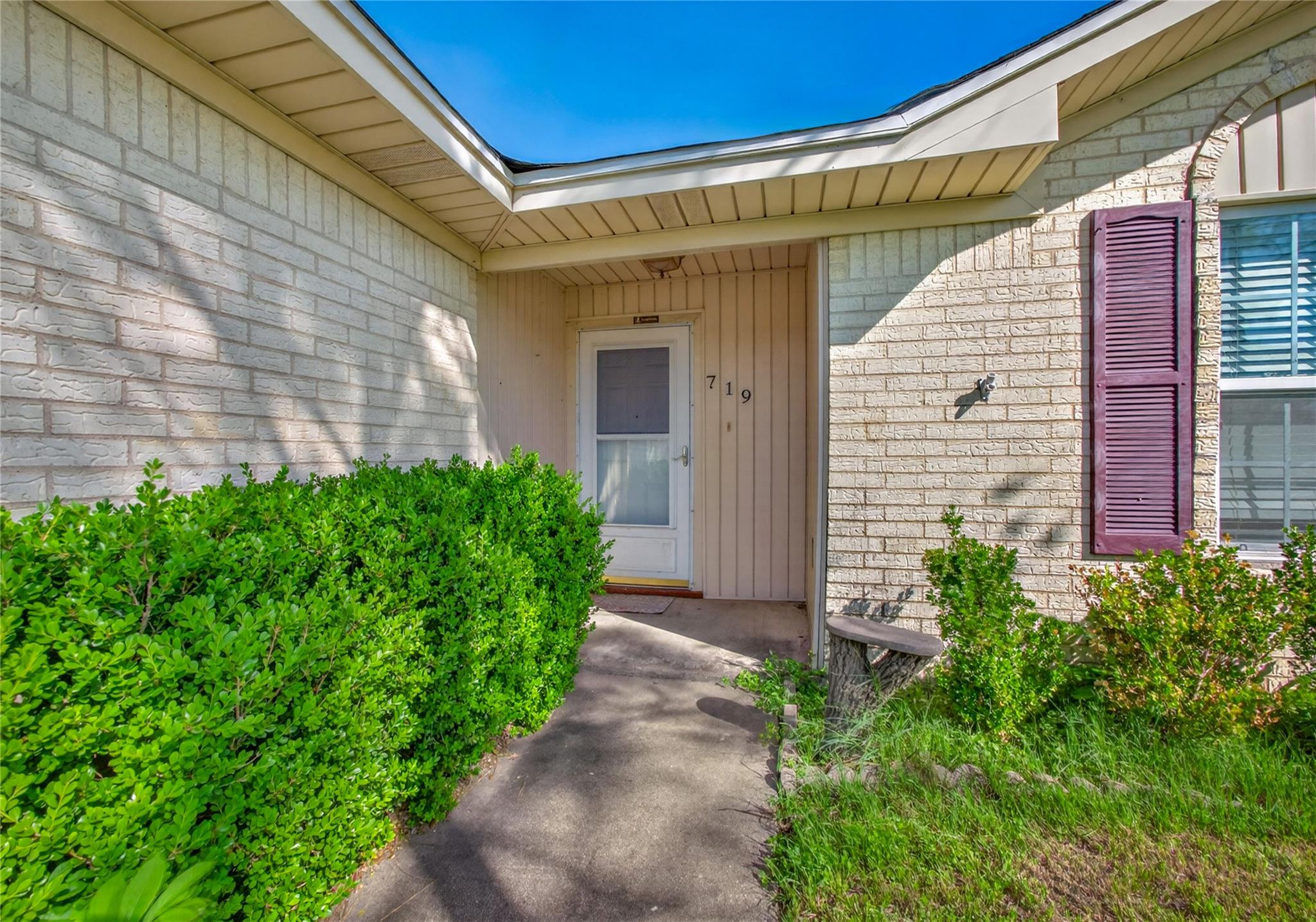 719 Karnes DR — photo 3