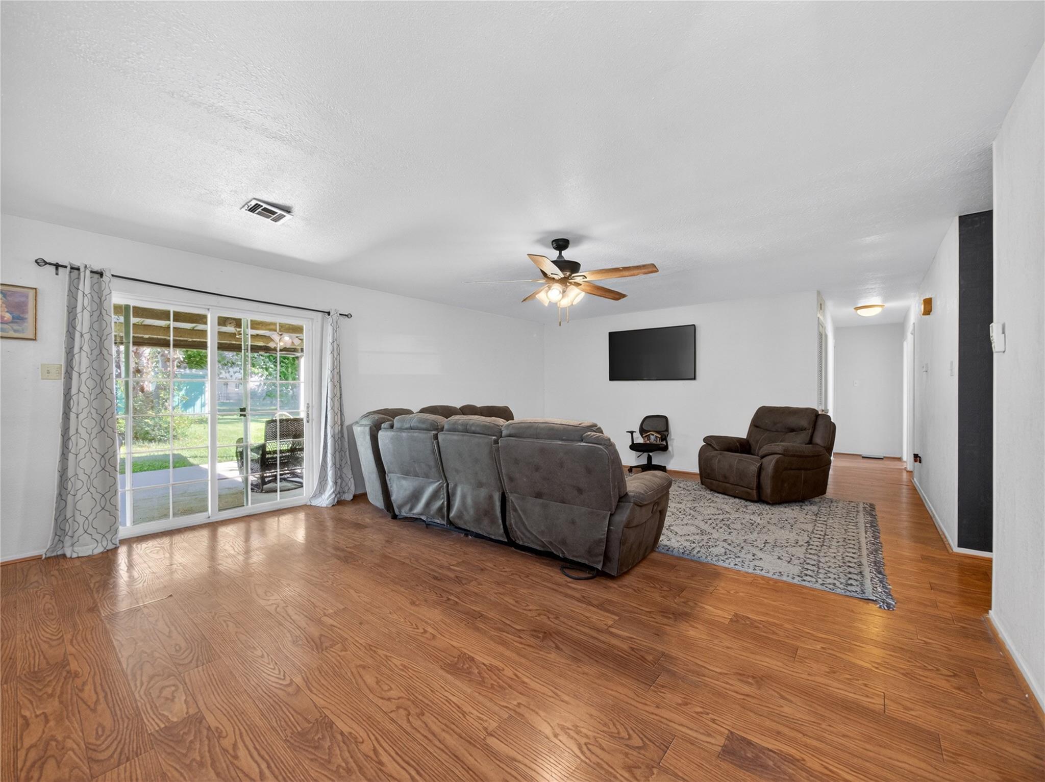719 Karnes DR — photo 5
