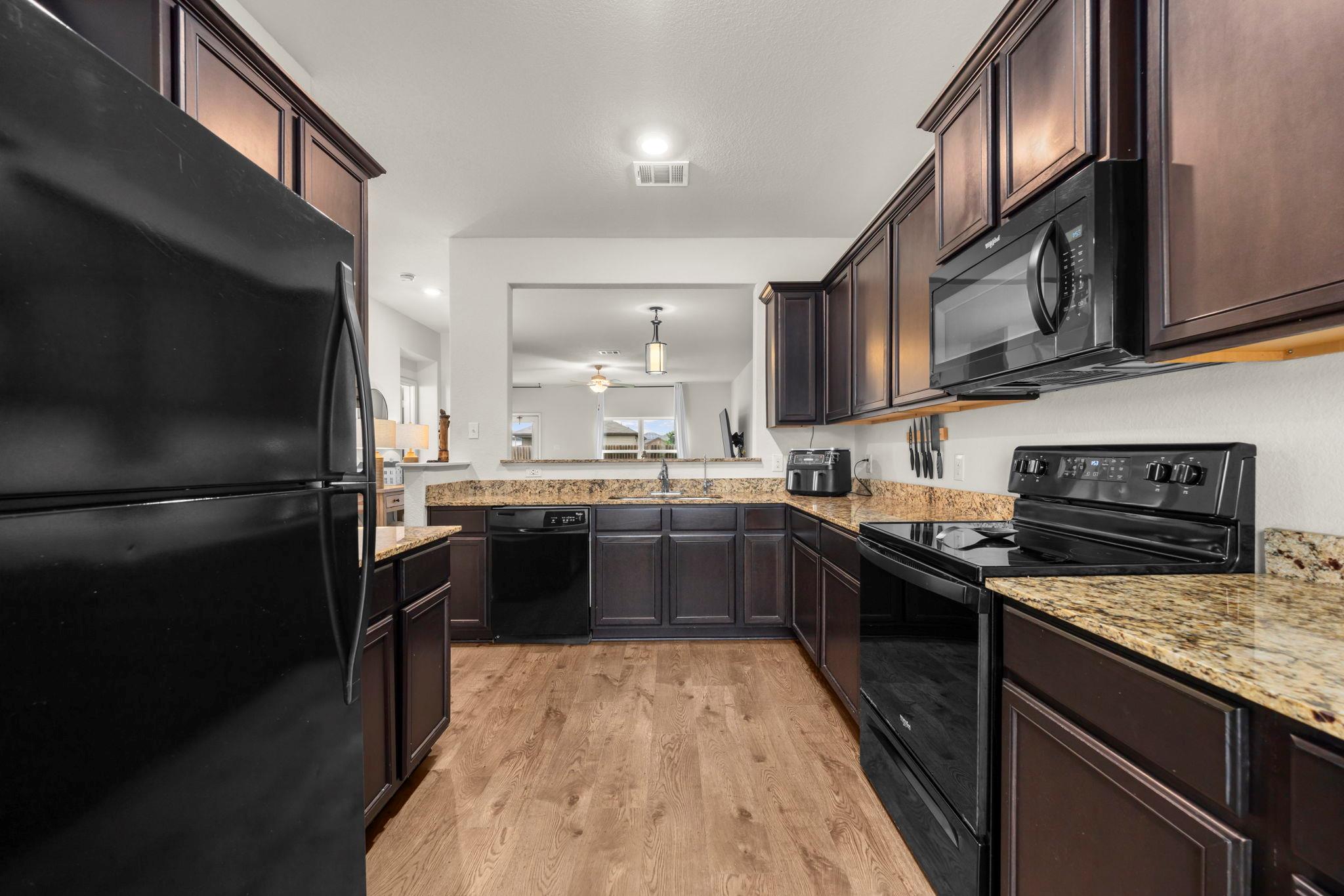 660 Yearwood LN — photo 3