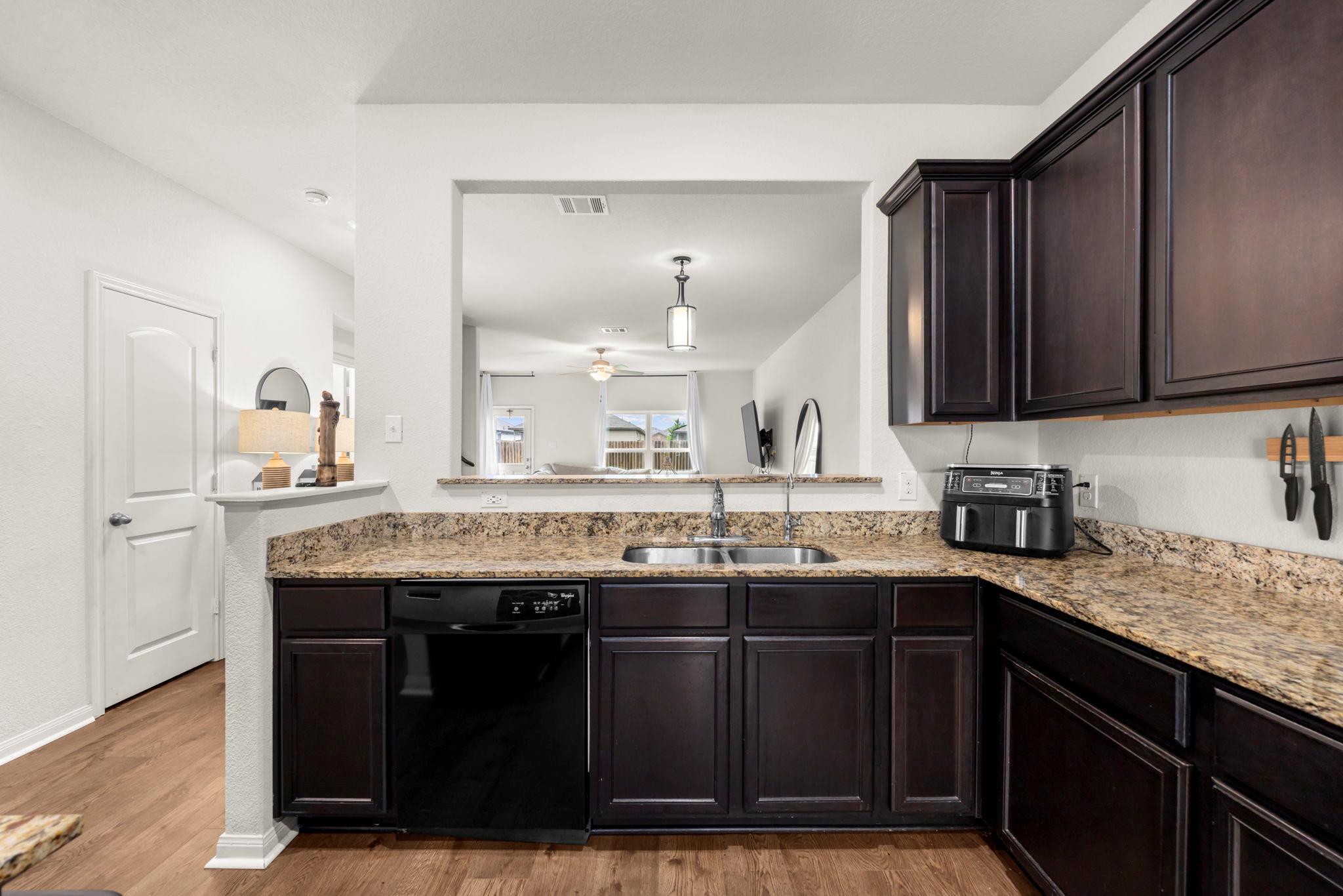 660 Yearwood LN — photo 4