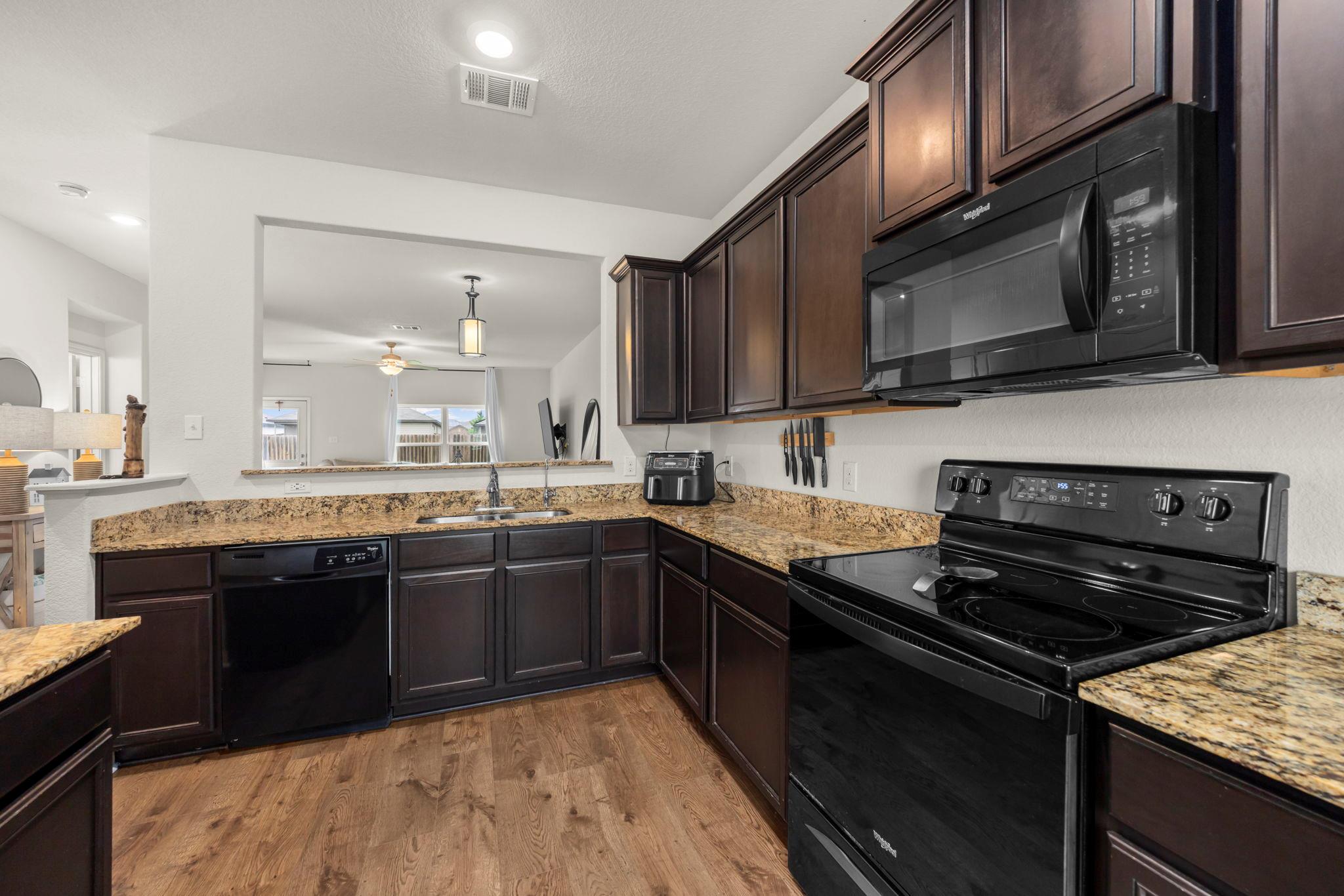 660 Yearwood LN — photo 5