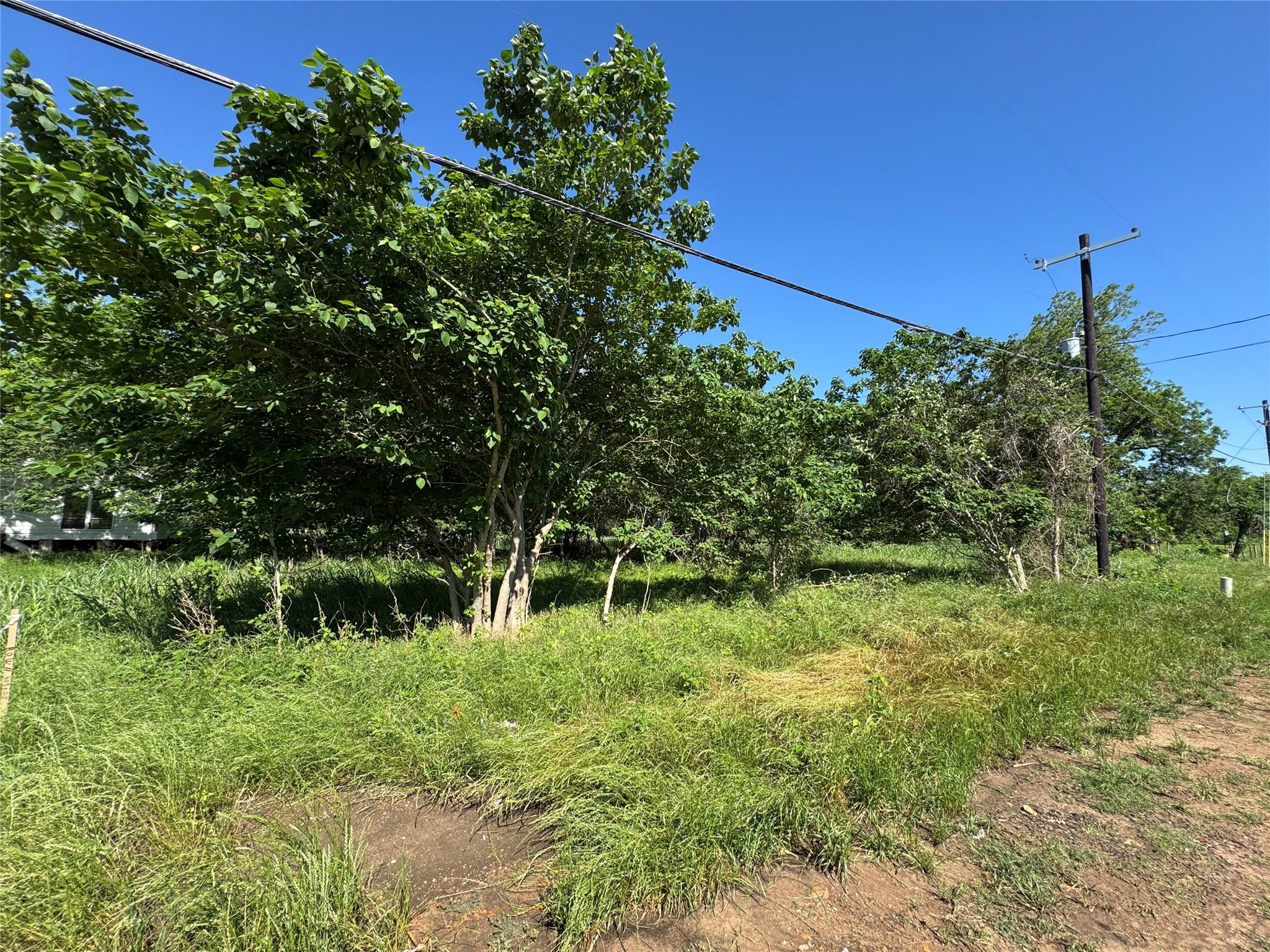 600 Gazley ST — photo 3