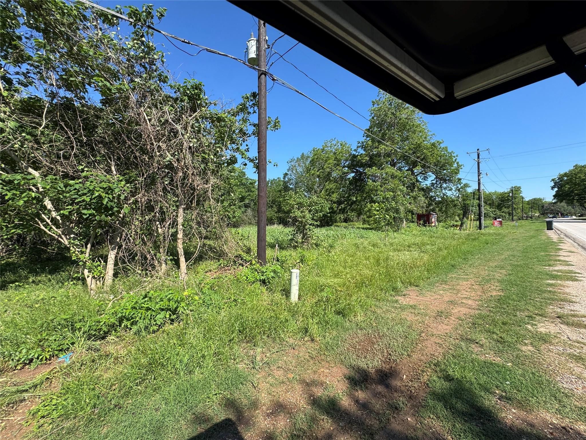 600 Gazley ST — photo 4