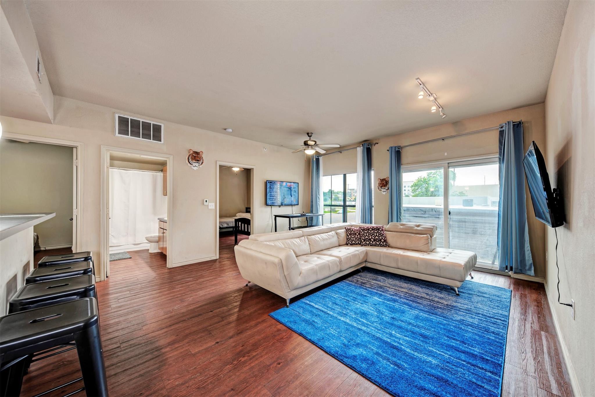 5117 Lamar BLVD #304 — photo 4