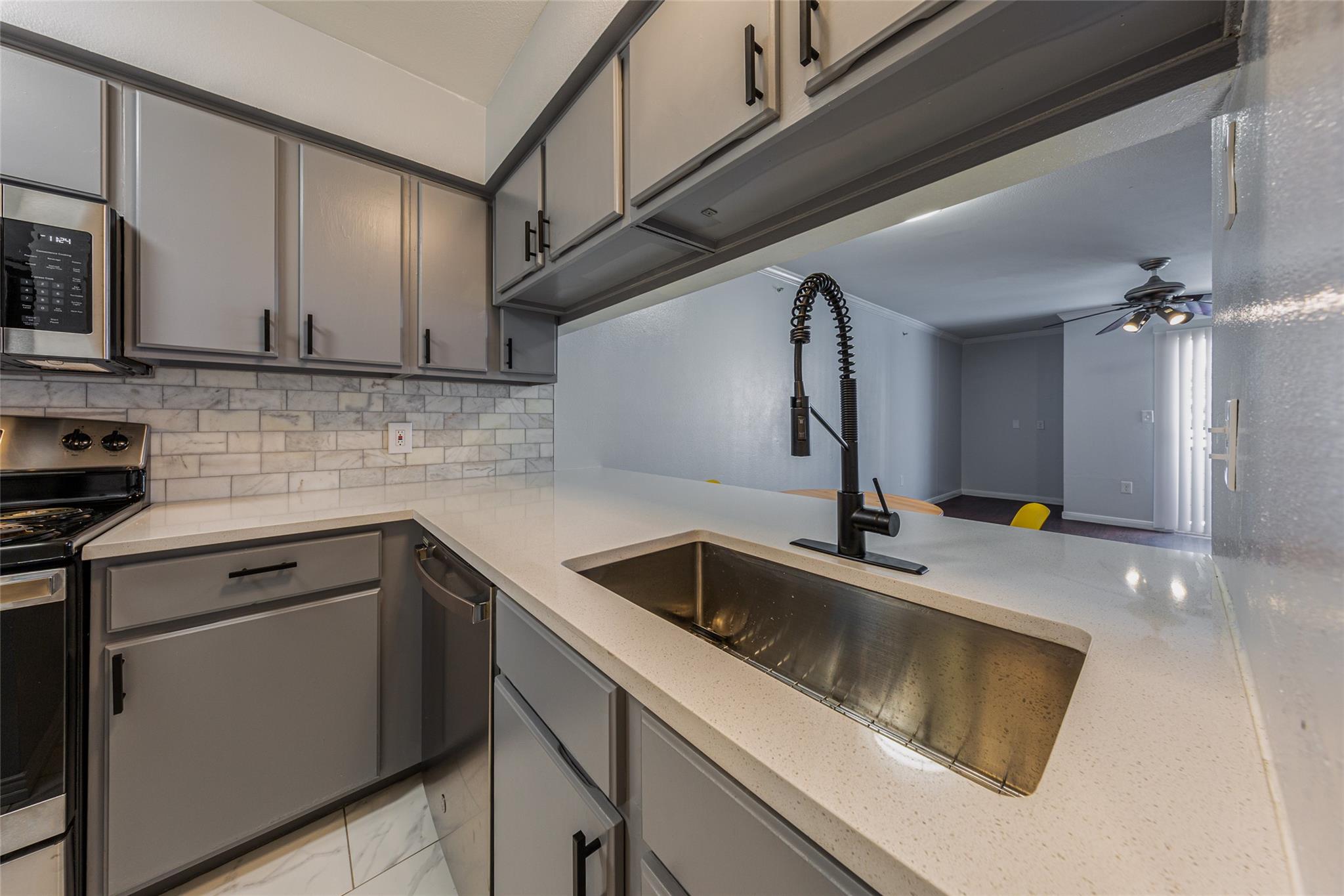 501 26th ST #103 — photo 3
