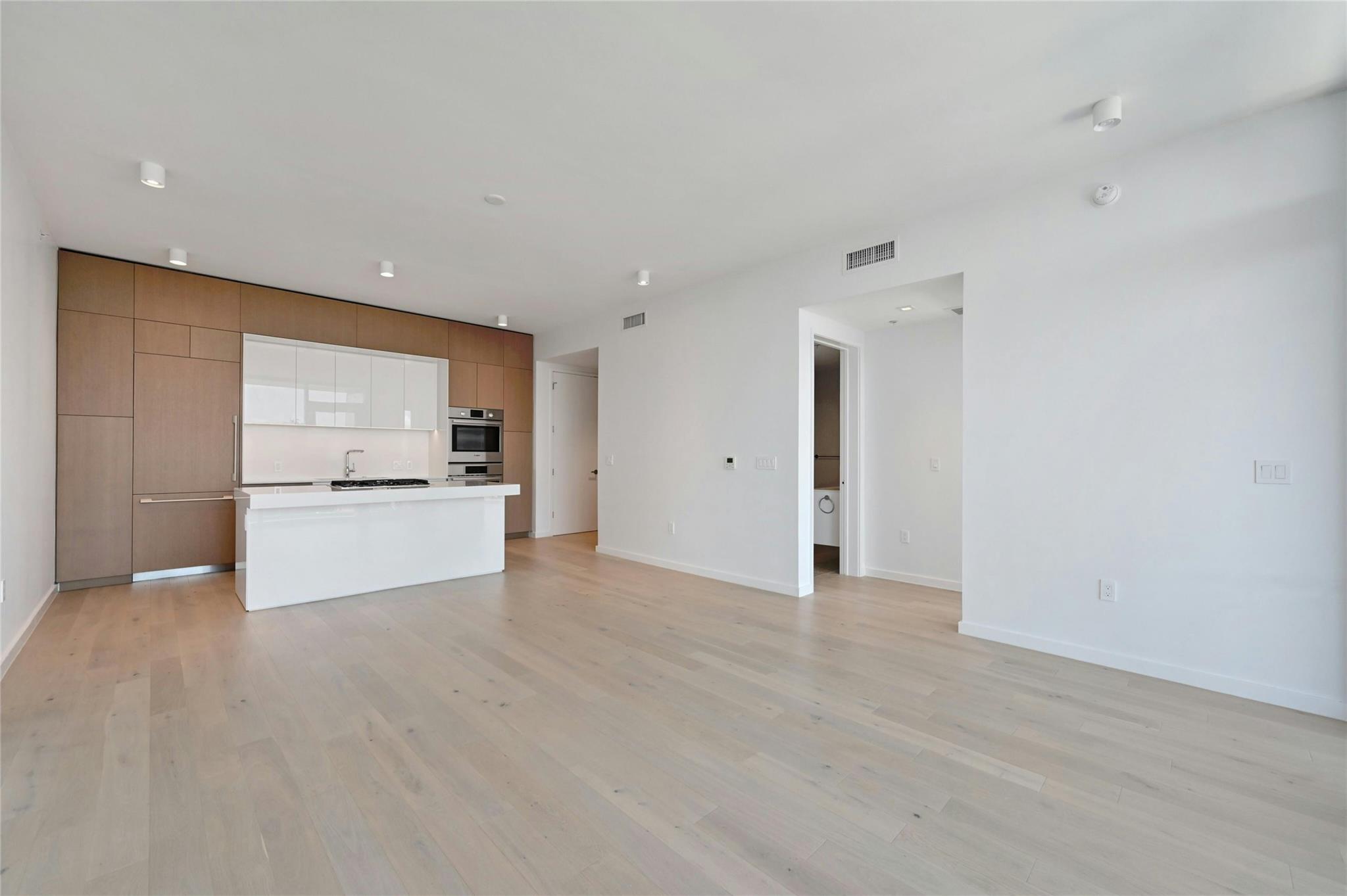 313 17th ST #2101 — photo 3