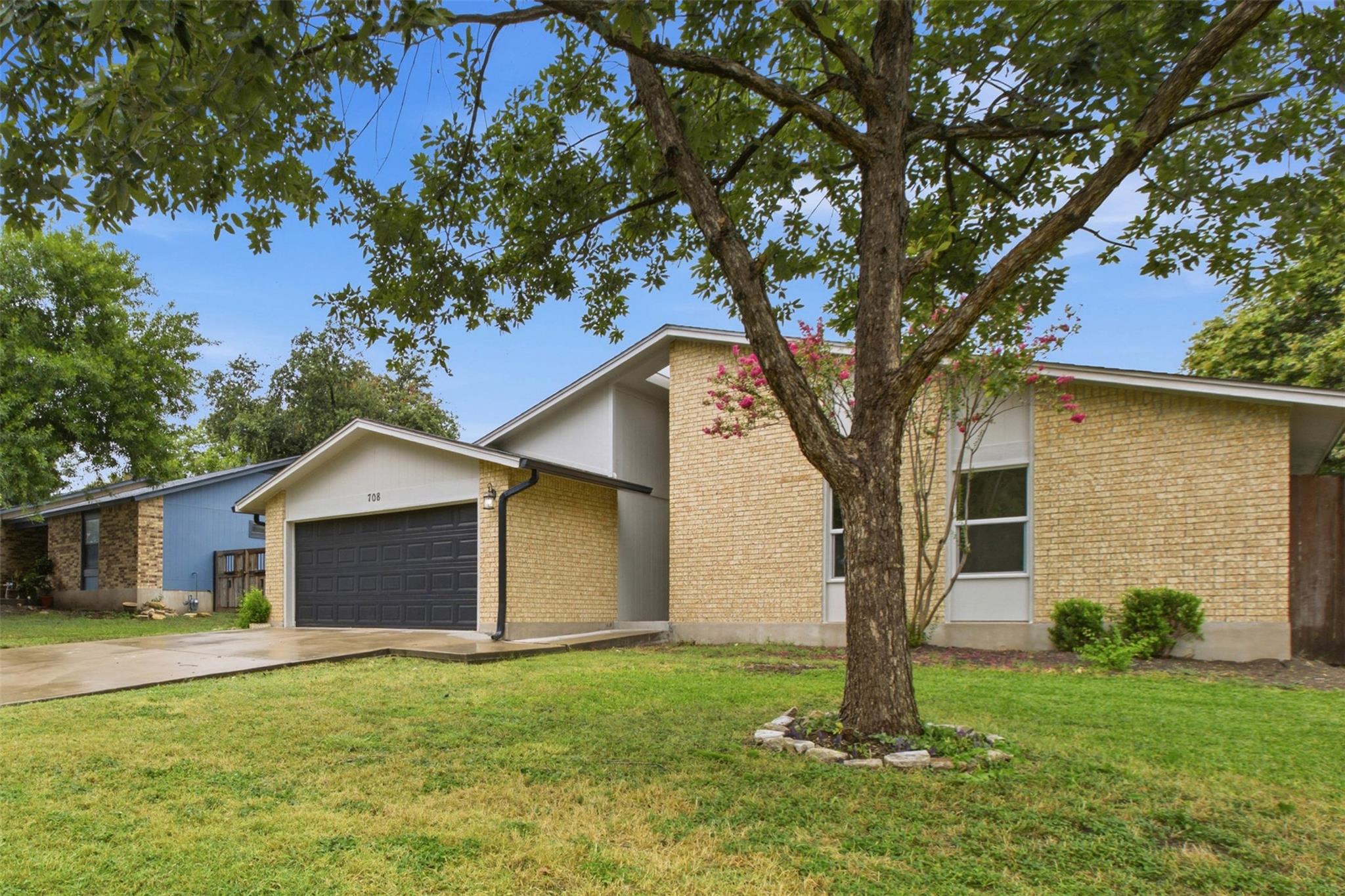 708 Greenwich PL — photo 3
