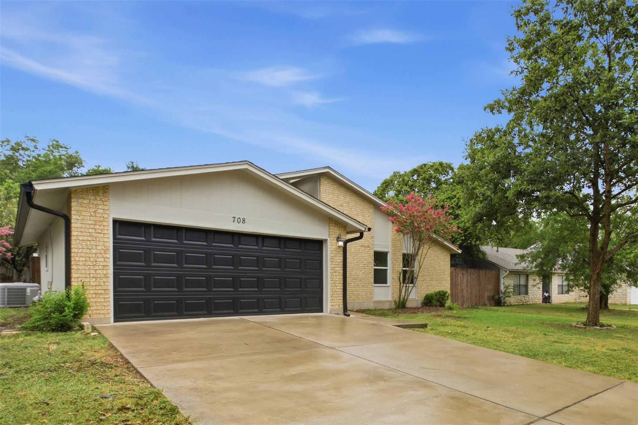 708 Greenwich PL — photo 4