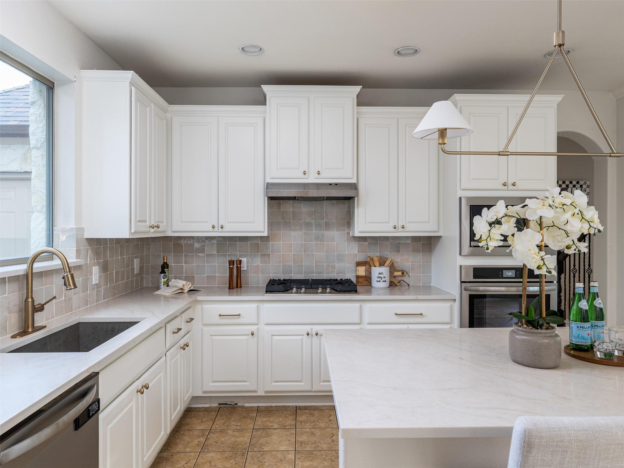 2709 Deep River CIR — photo 4