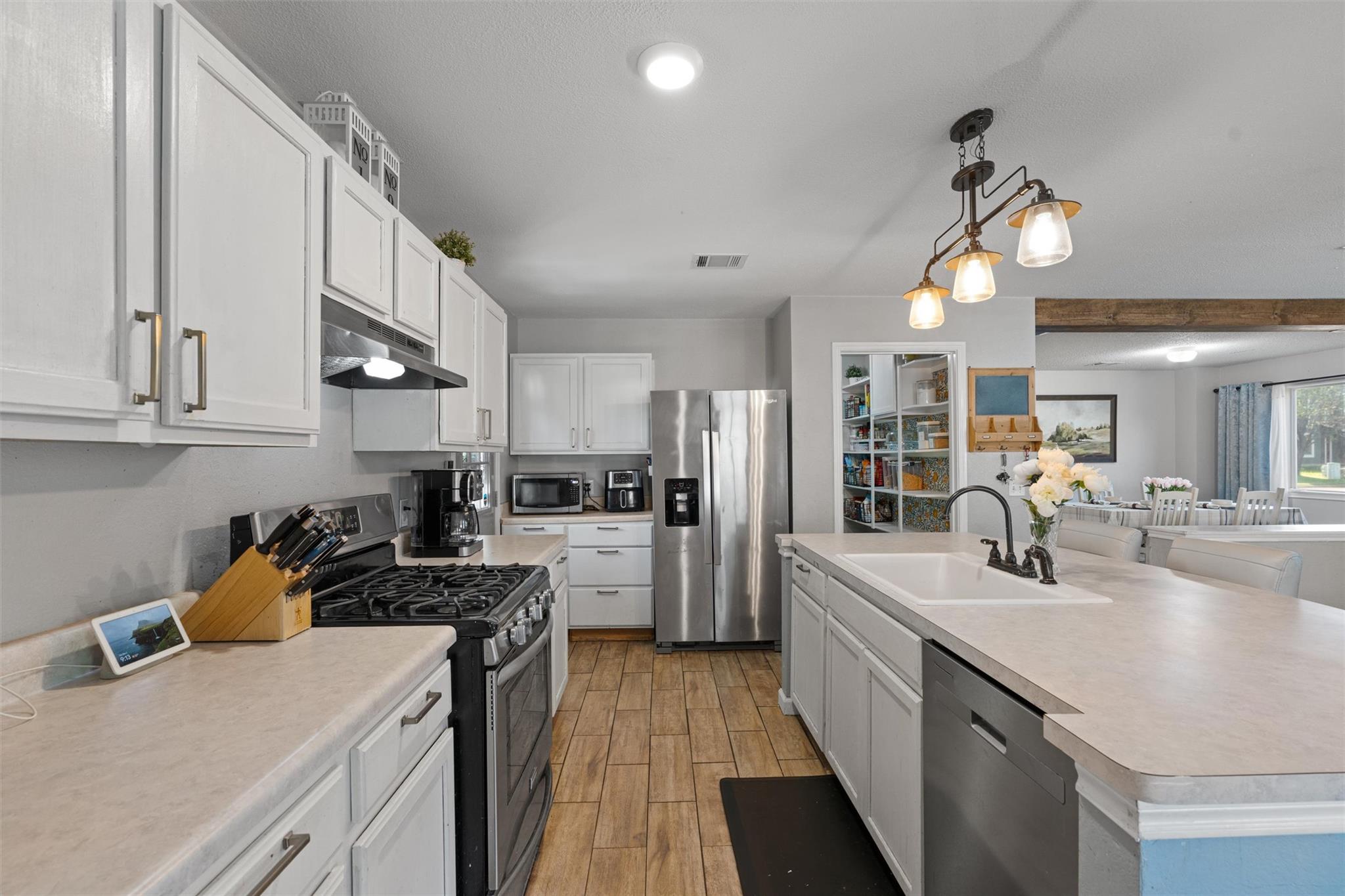 372 Tobin DR — photo 3