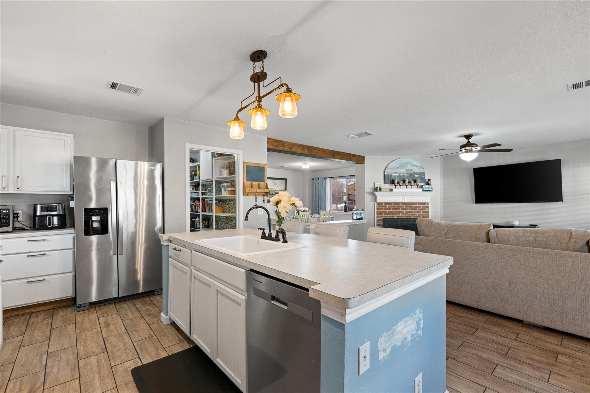 372 Tobin DR — photo 4