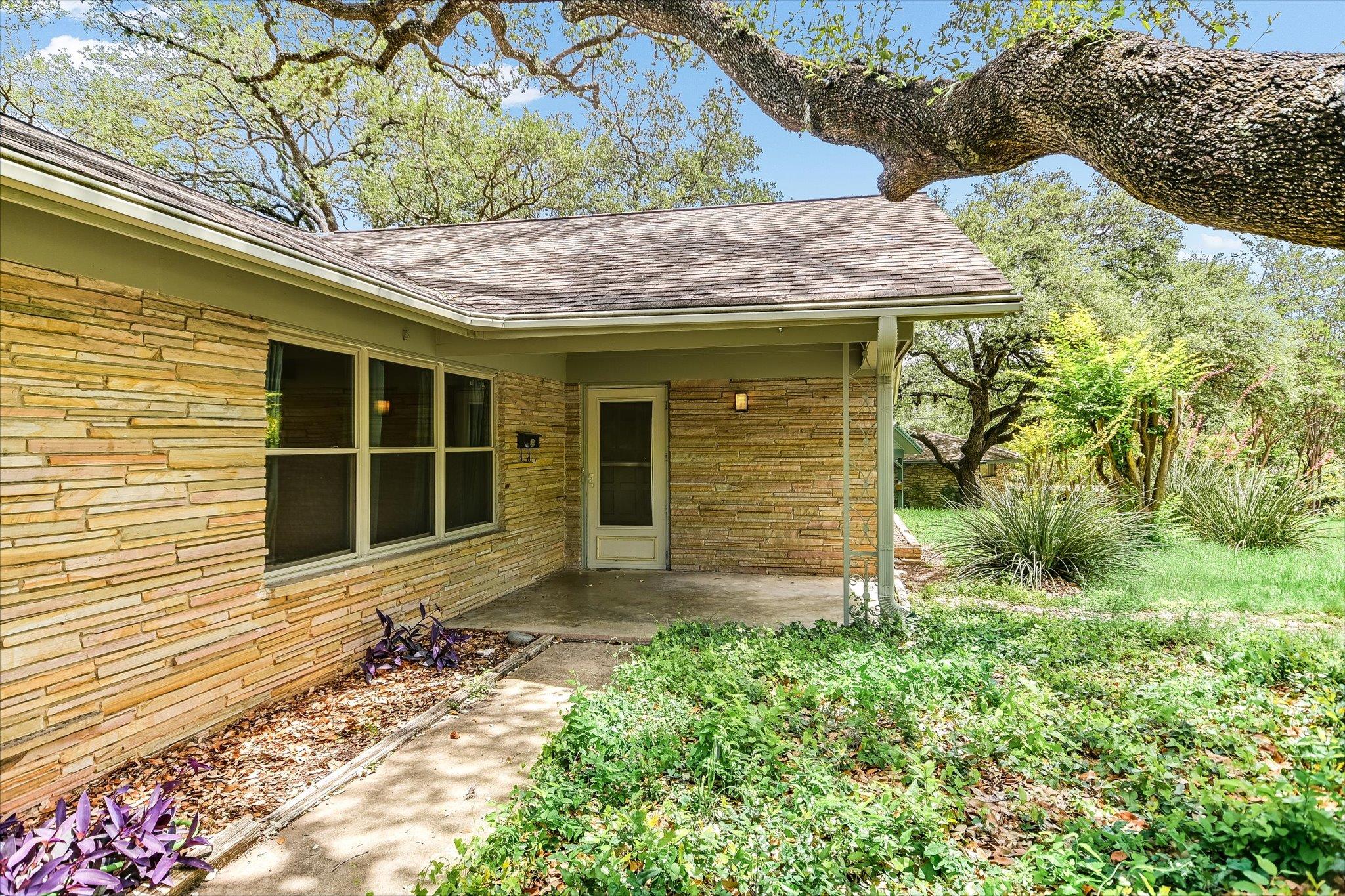 502 Sunset CIR — photo 5