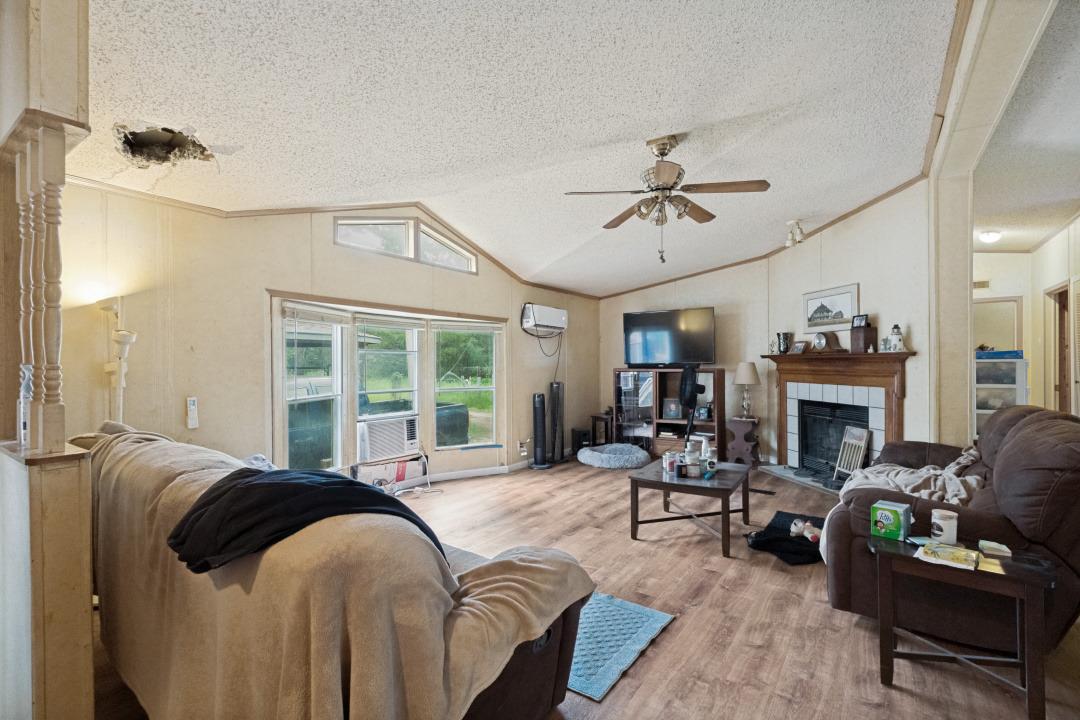 319 Green Oaks DR — photo 4