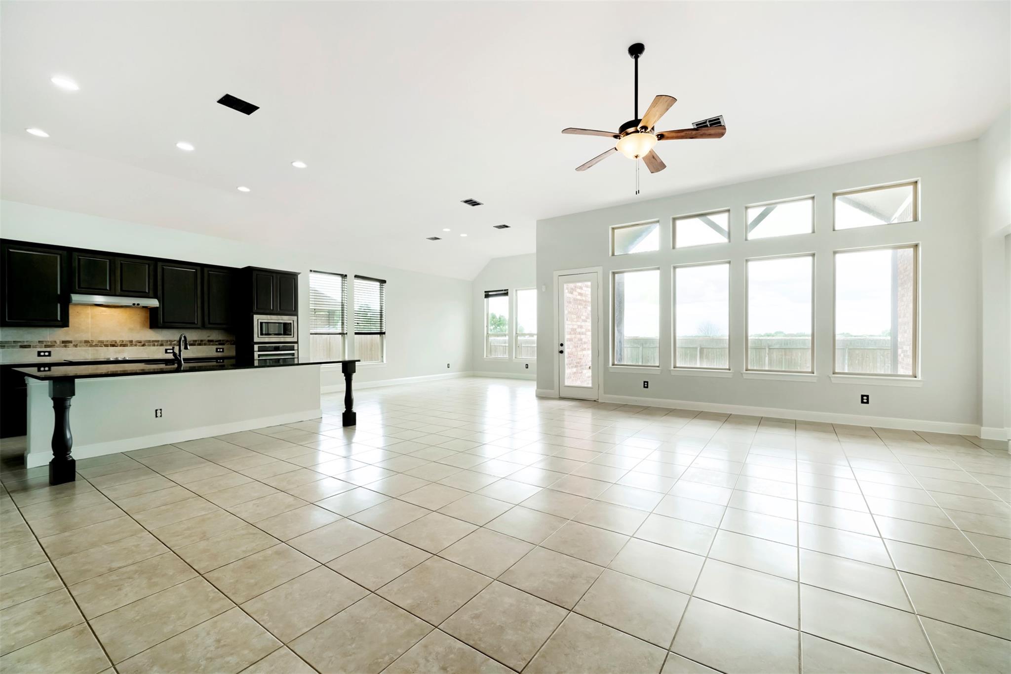 1012 Hillrose DR — photo 5