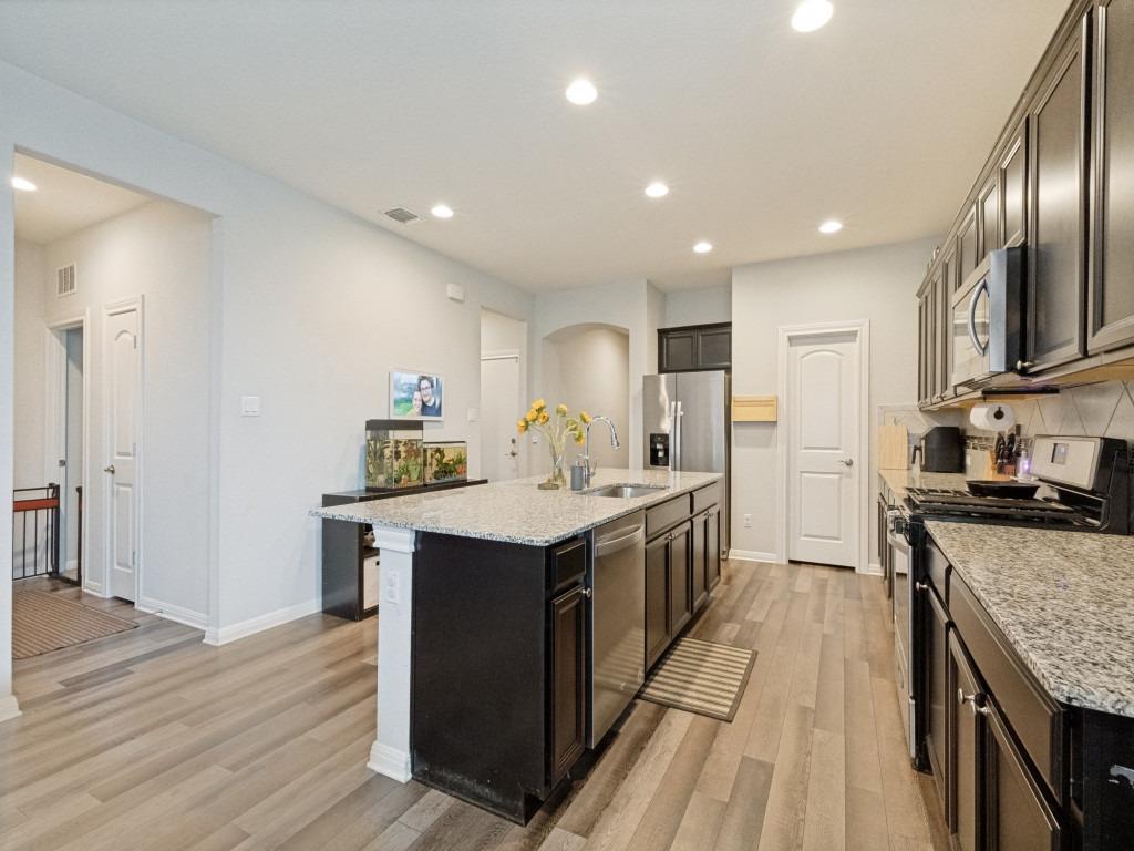 206 Beechnut DR — photo 4