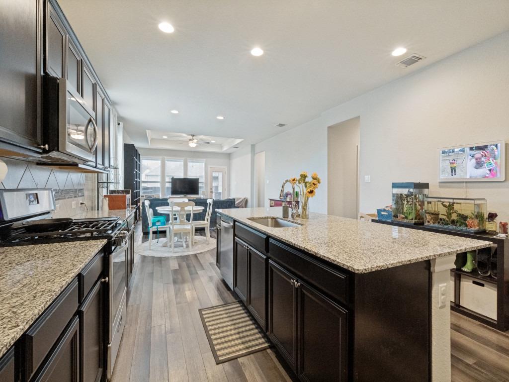 206 Beechnut DR — photo 3