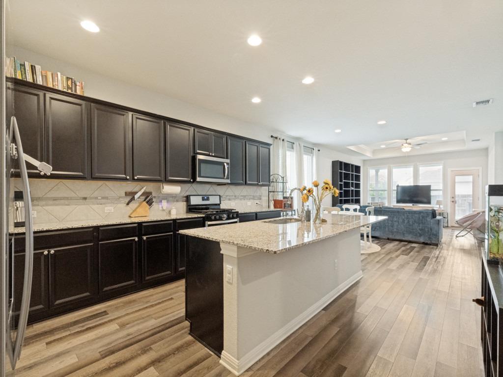 206 Beechnut DR — photo 5